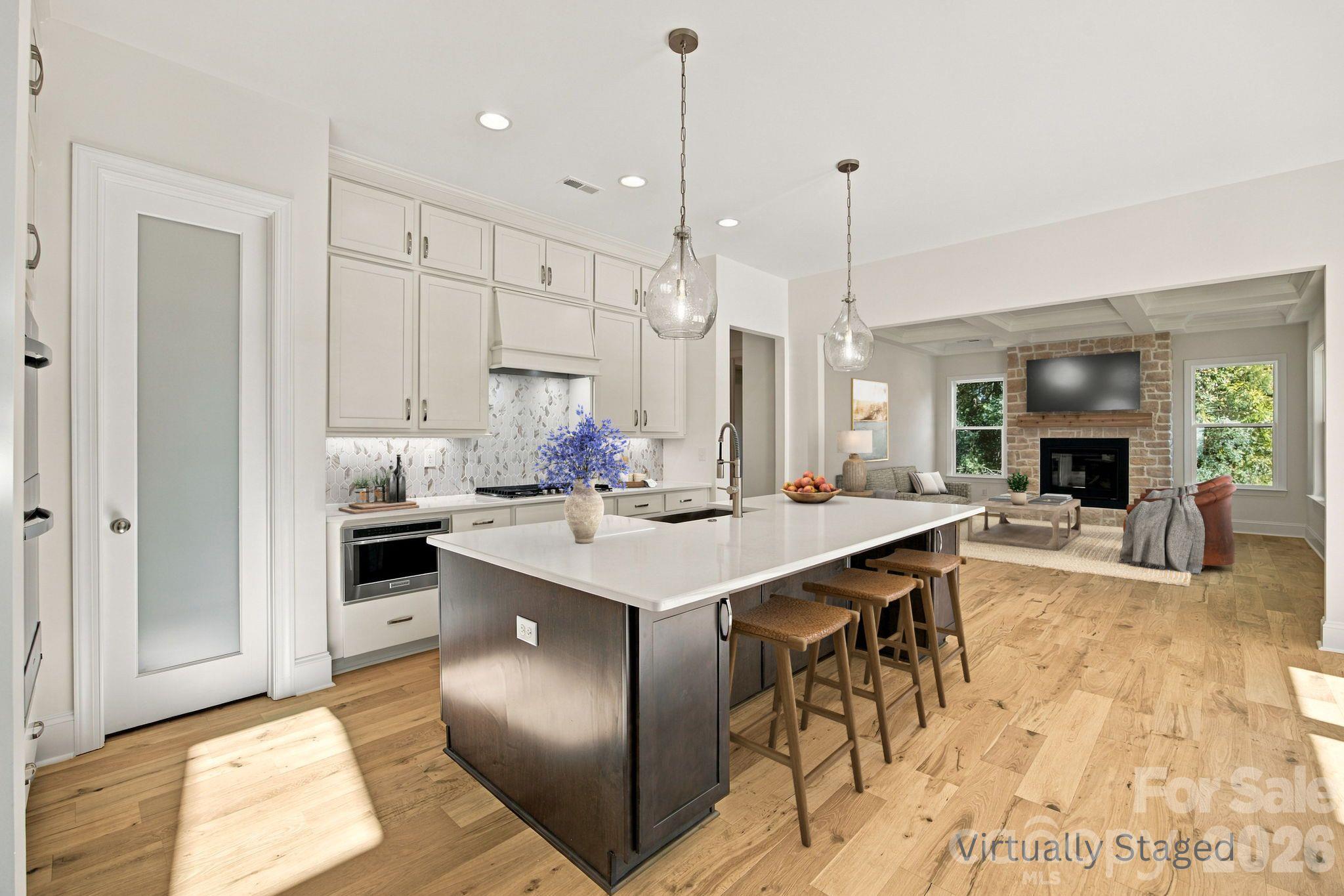20396 Queens Street Property Photo 2