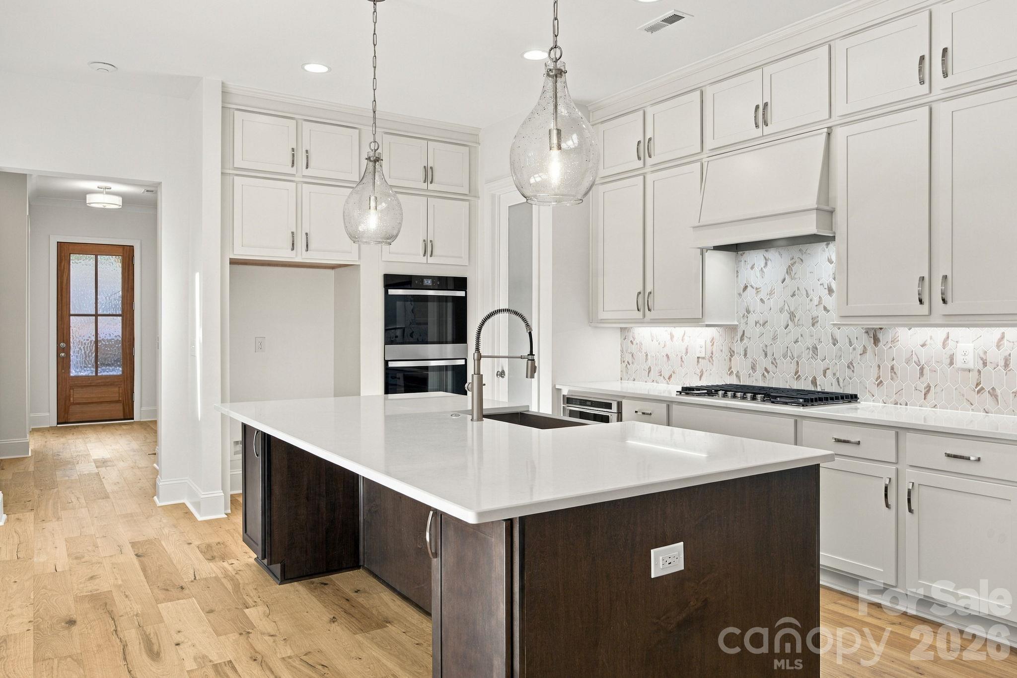 20396 Queens Street Property Photo 11