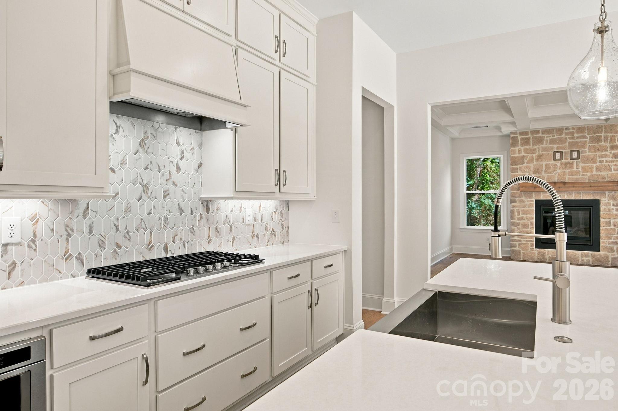 20396 Queens Street Property Photo 14