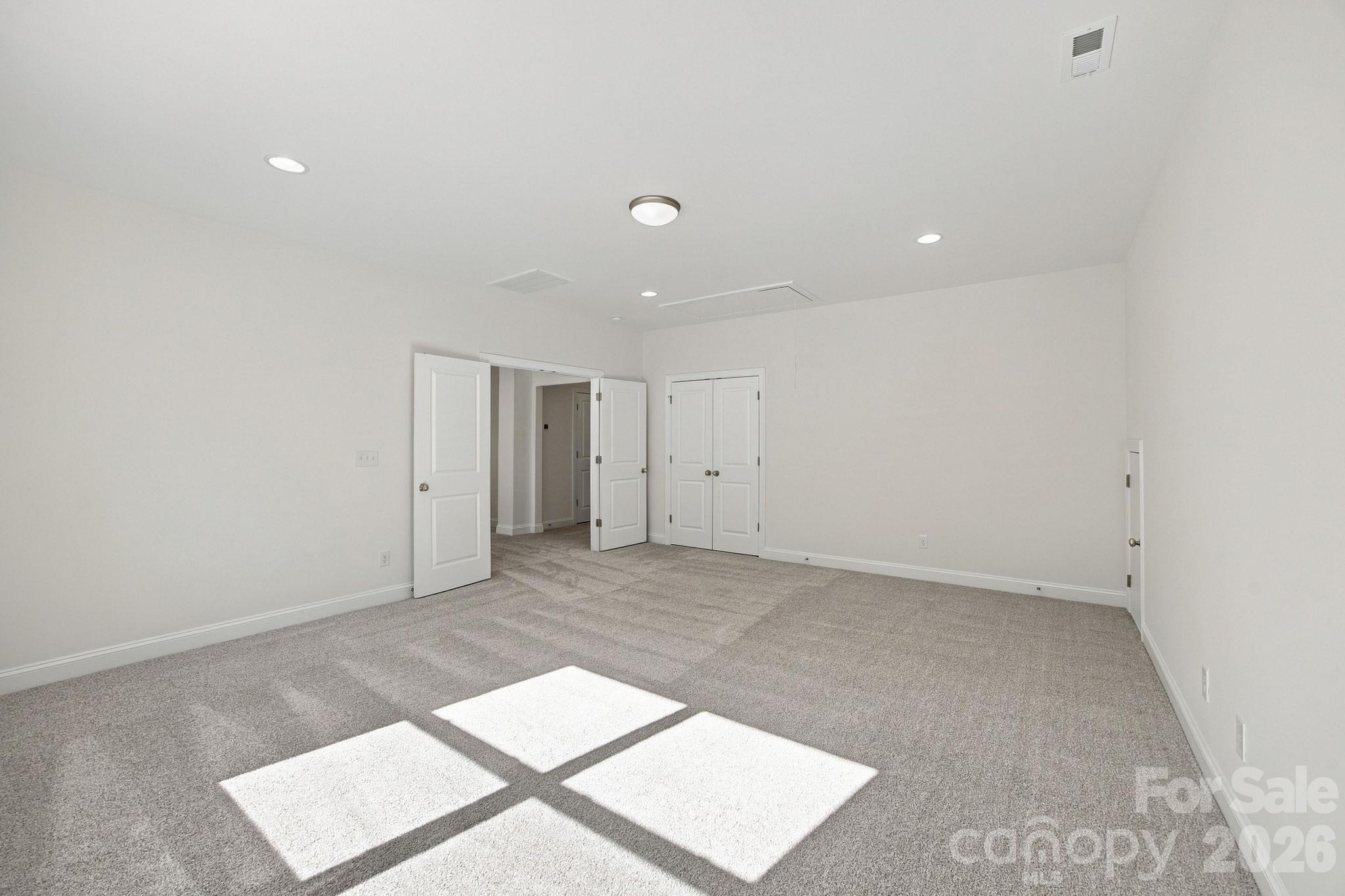 20396 Queens Street Property Photo 37