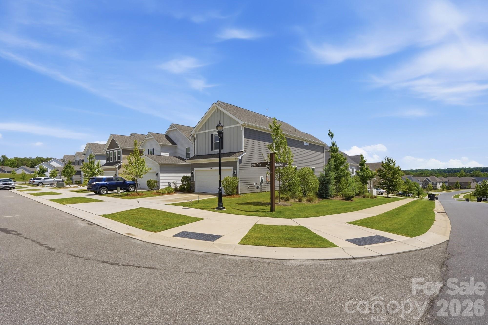 16043 River Tree Lane Property Photo 2