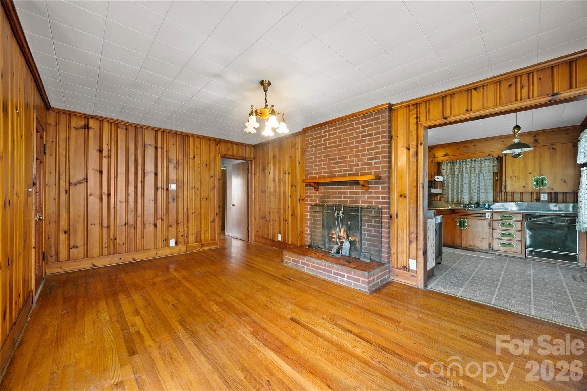419 S Pearl Street Property Photo 6
