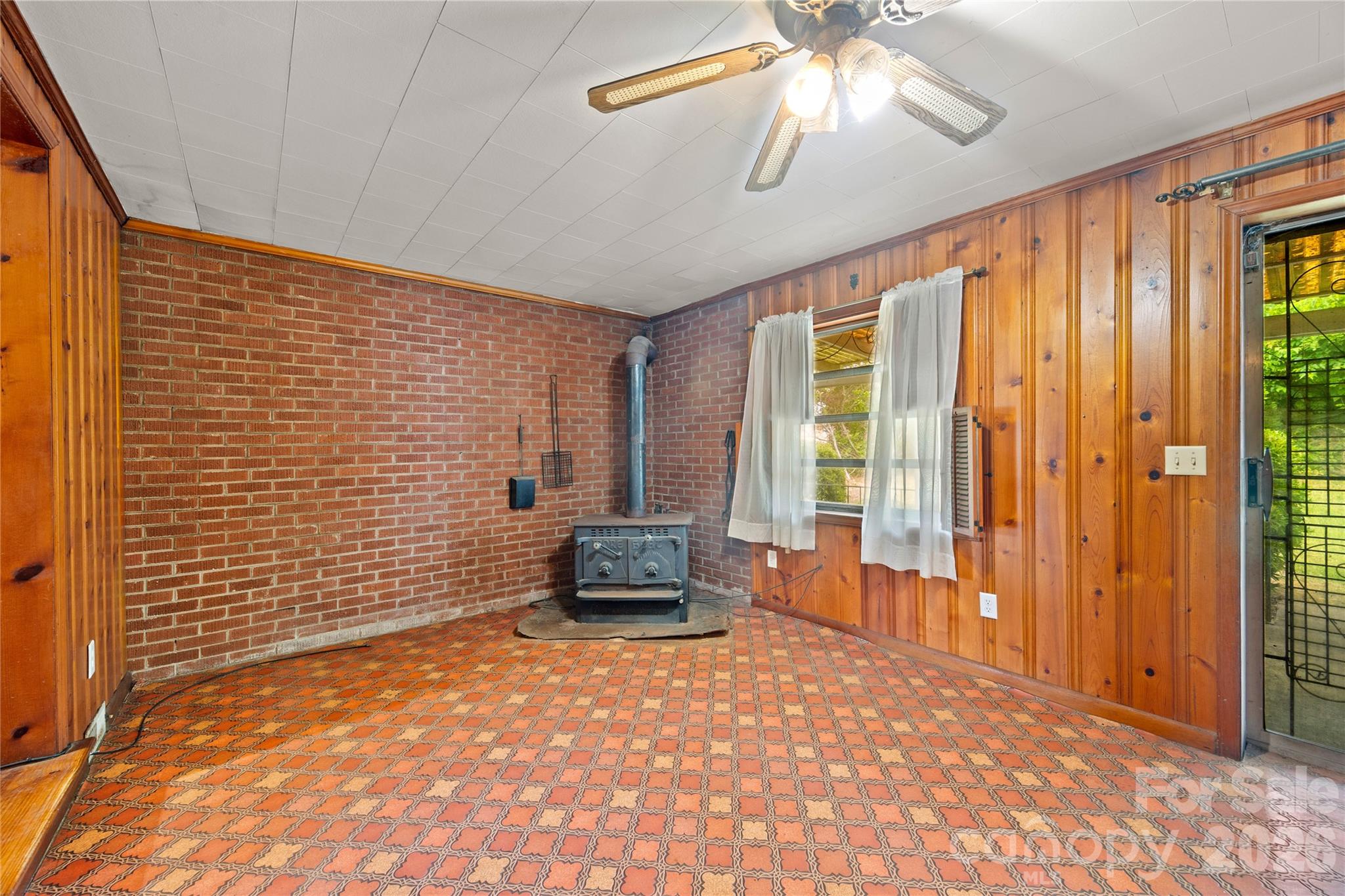 419 S Pearl Street Property Photo 13