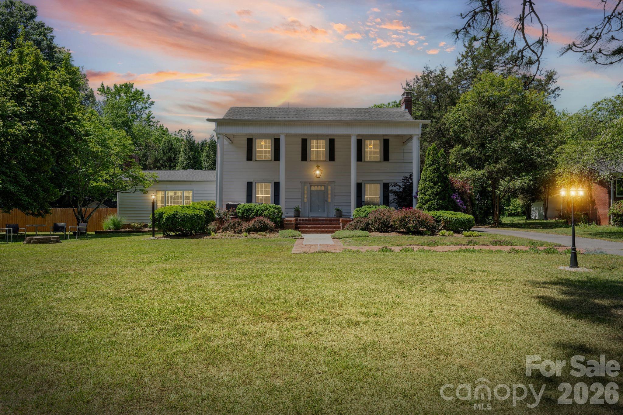 2403 E Innes Street Property Photo 2