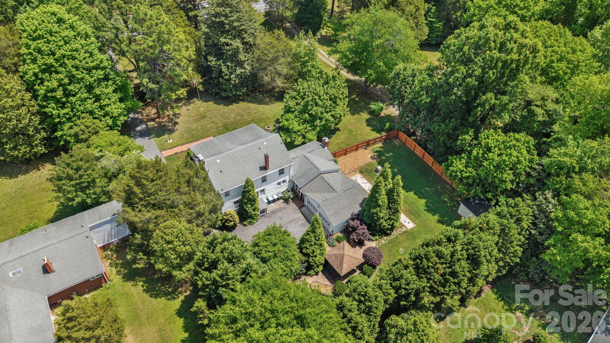 2403 E Innes Street Property Photo 4