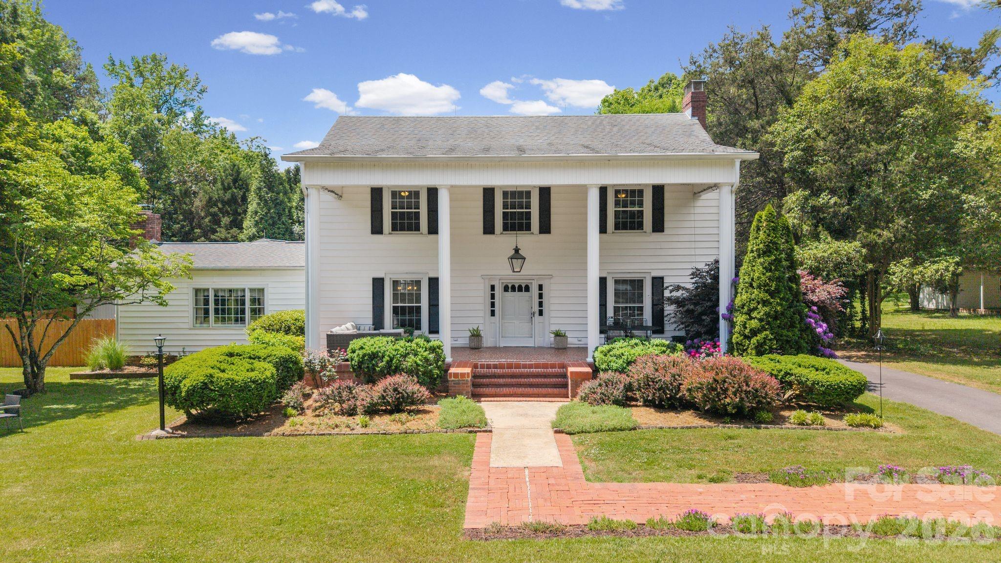 2403 E Innes Street Property Photo 6