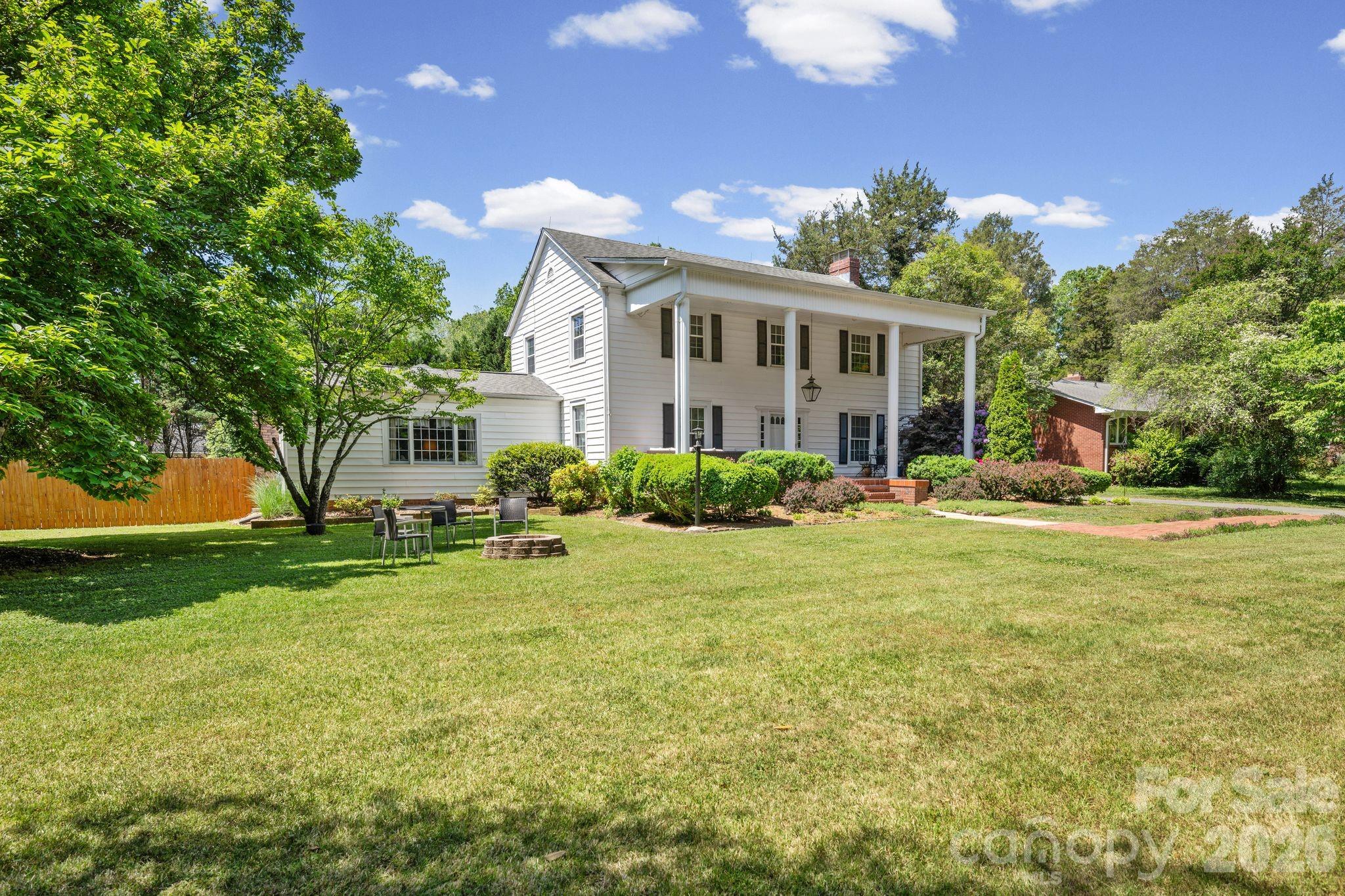 2403 E Innes Street Property Photo 8