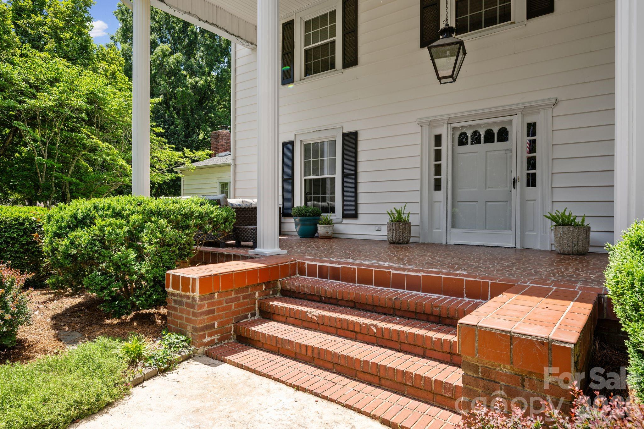 2403 E Innes Street Property Photo 10