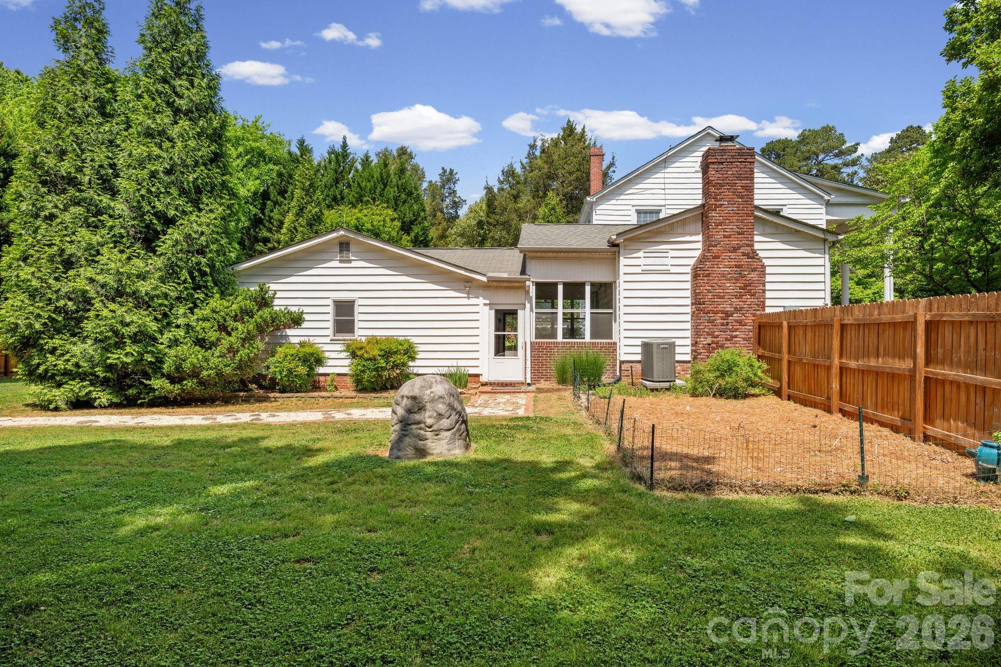 2403 E Innes Street Property Photo 14