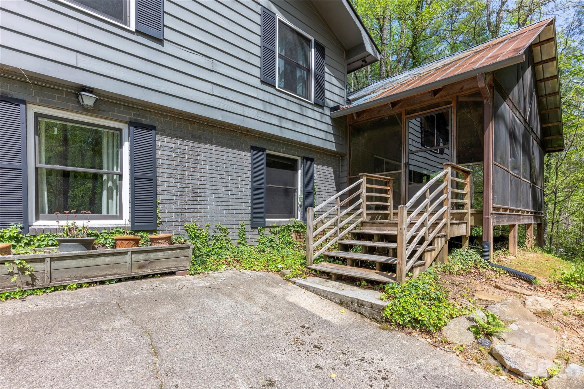138 Stillwagon Lane Property Photo 2