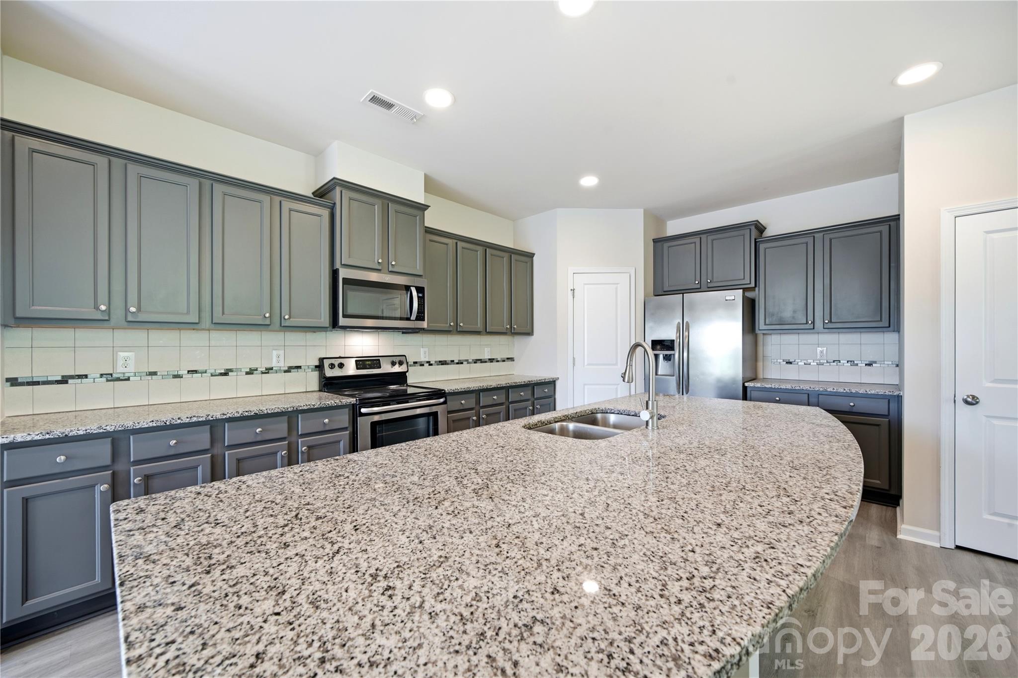 8759 Mullis Forest Court Property Photo 6
