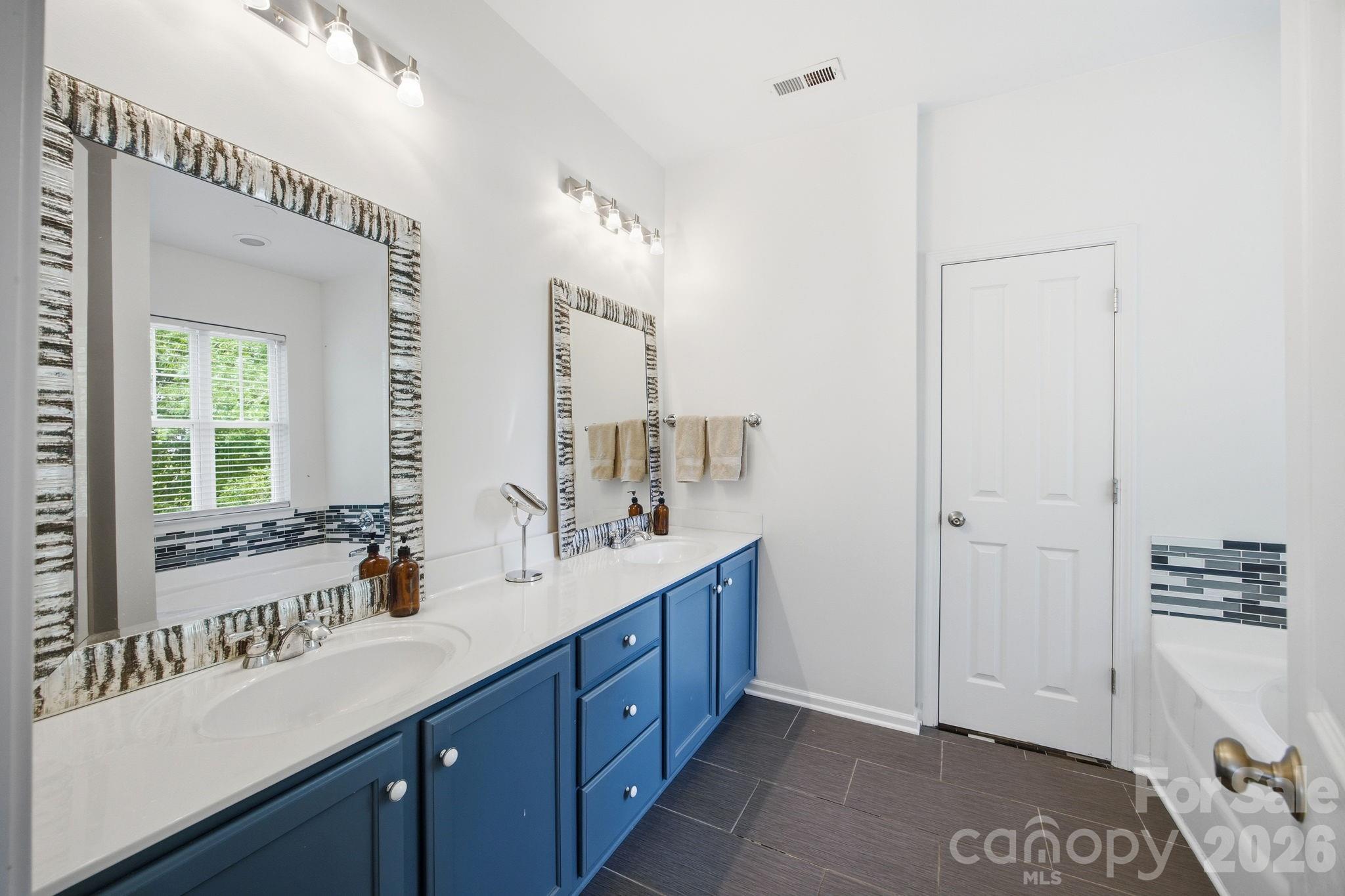 14458 Holly Springs Drive Property Photo 21