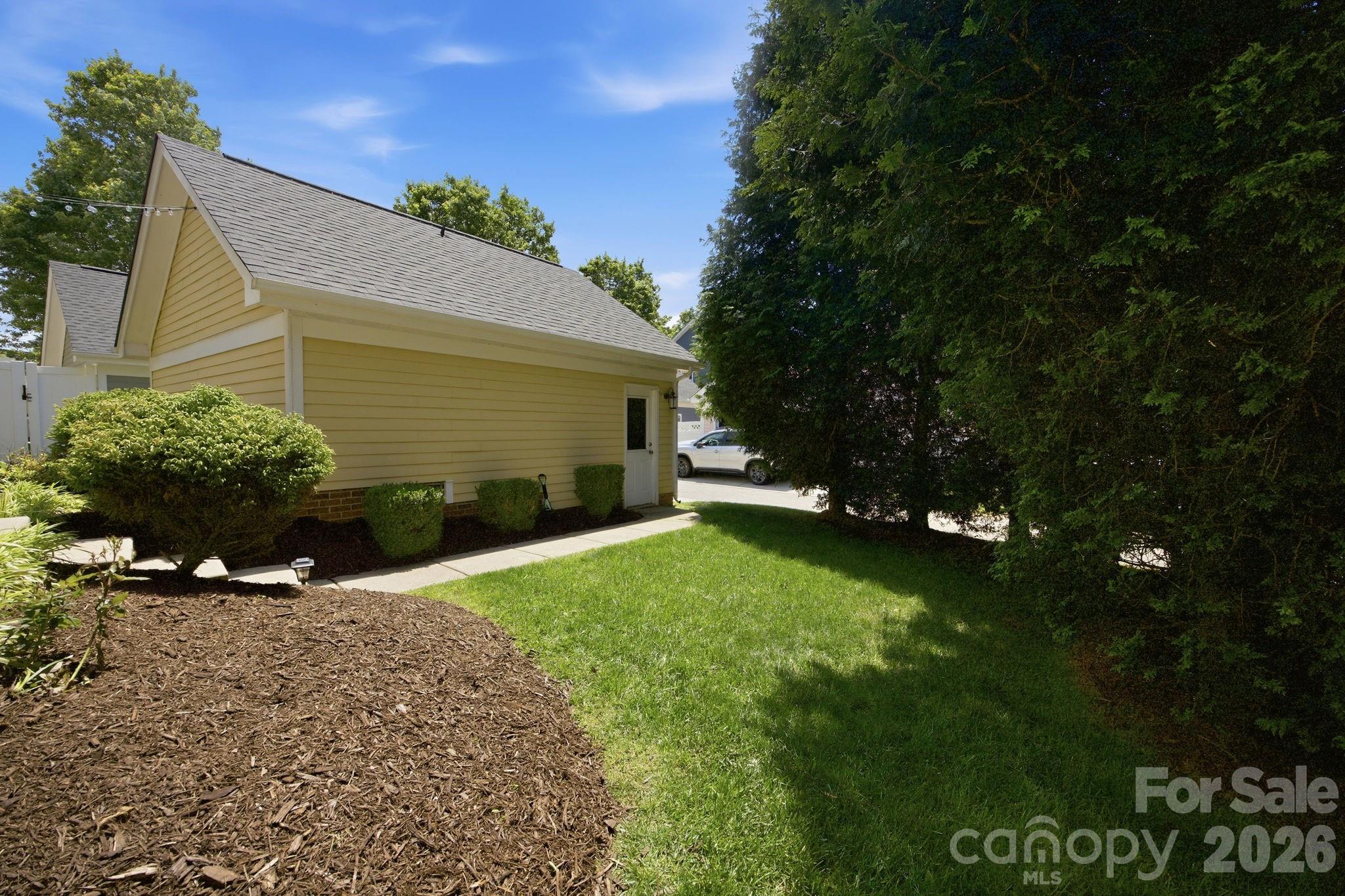 14458 Holly Springs Drive Property Photo 28