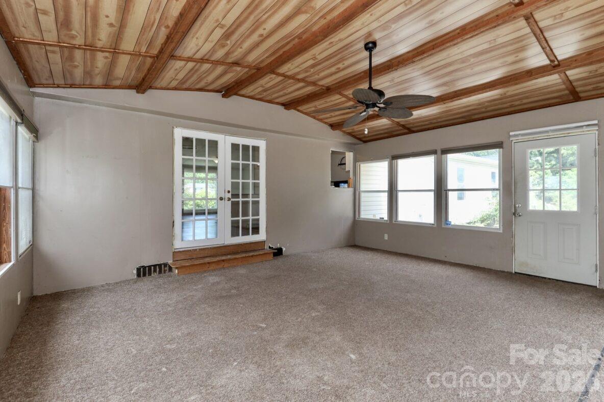 121 Fair Wind Lane Property Photo 18