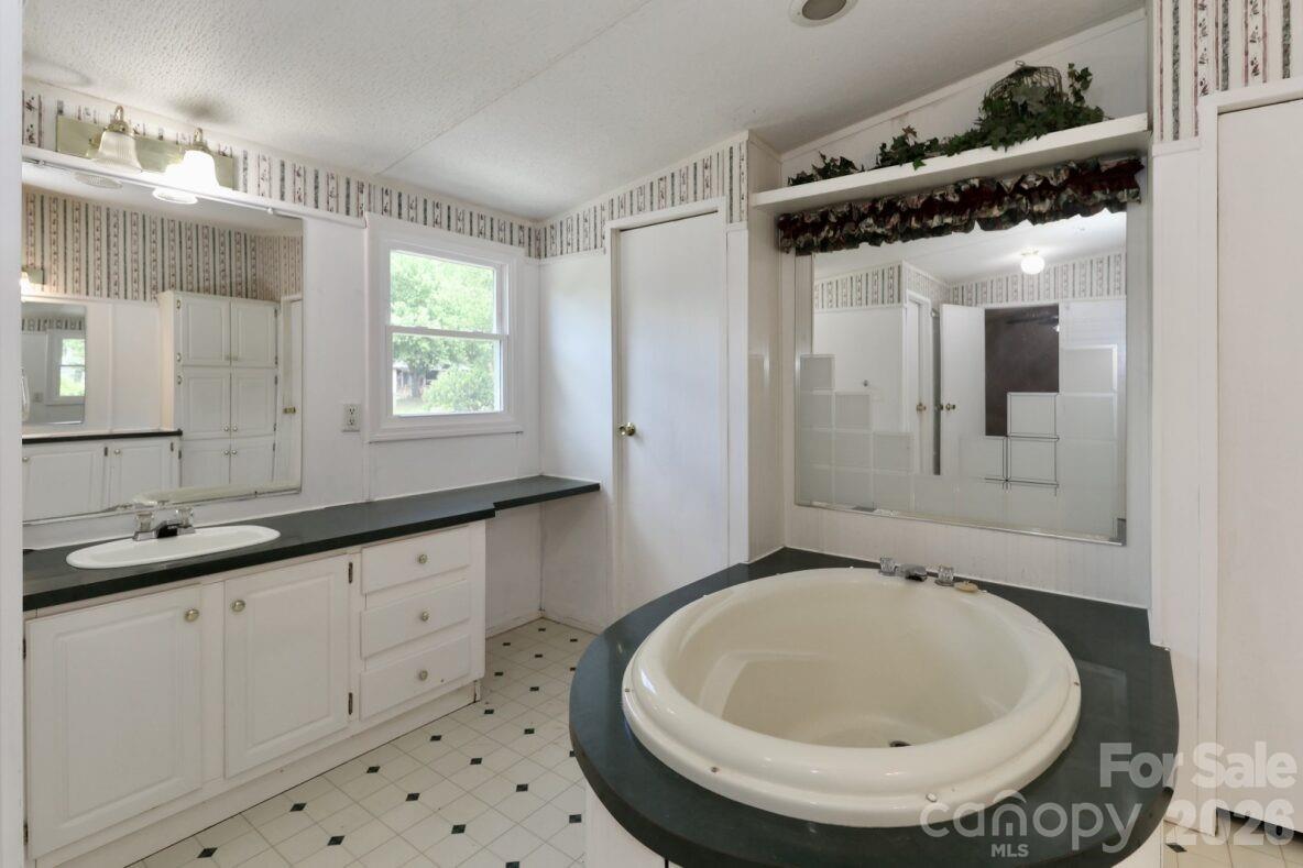 121 Fair Wind Lane Property Photo 28
