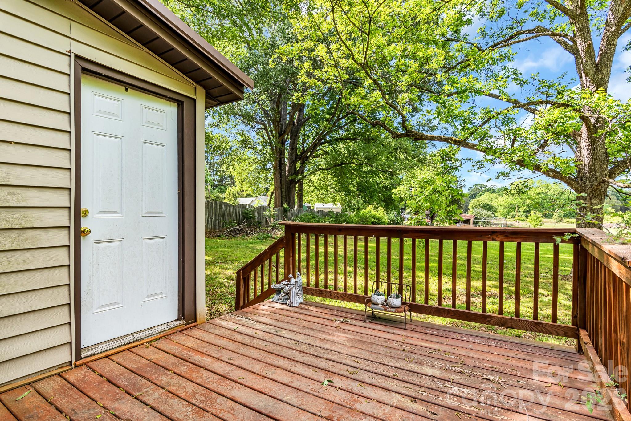 3240 W Innes Street Property Photo 11