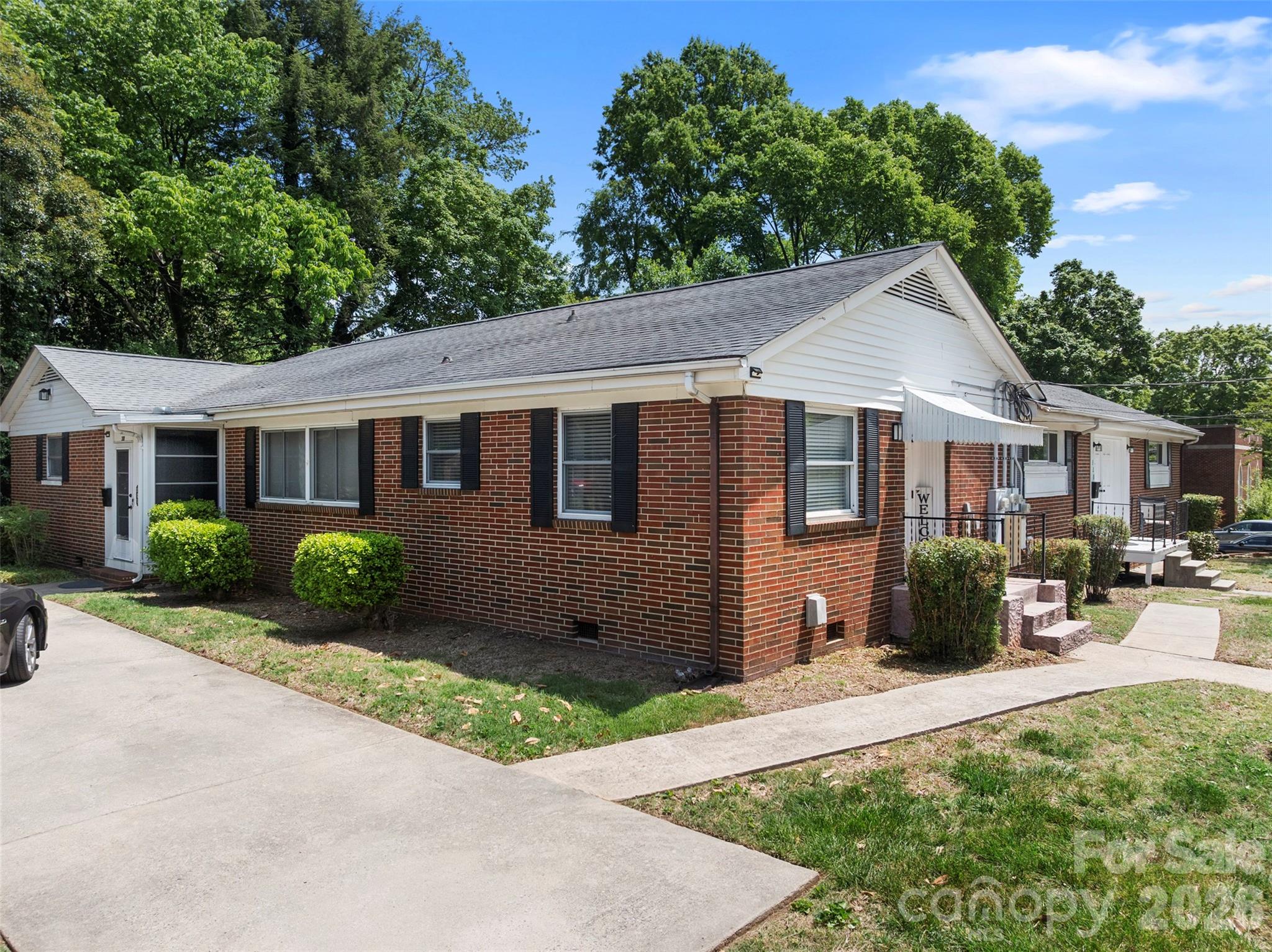 301 N Fulton Street Property Photo 1