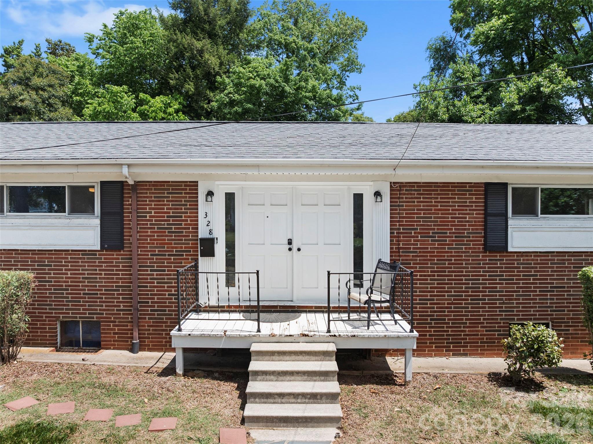 301 N Fulton Street Property Photo 5