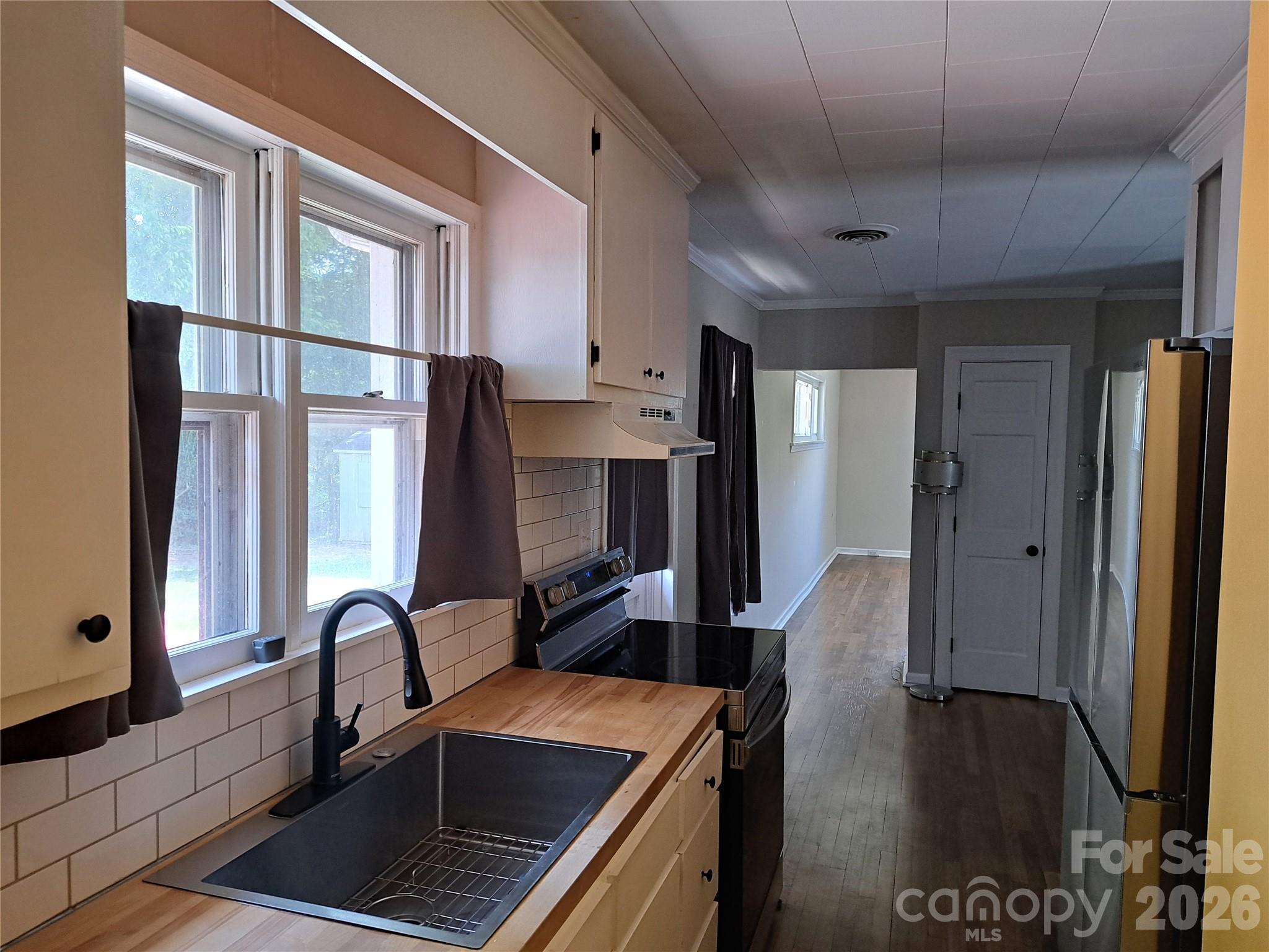 301 N Fulton Street Property Photo 14