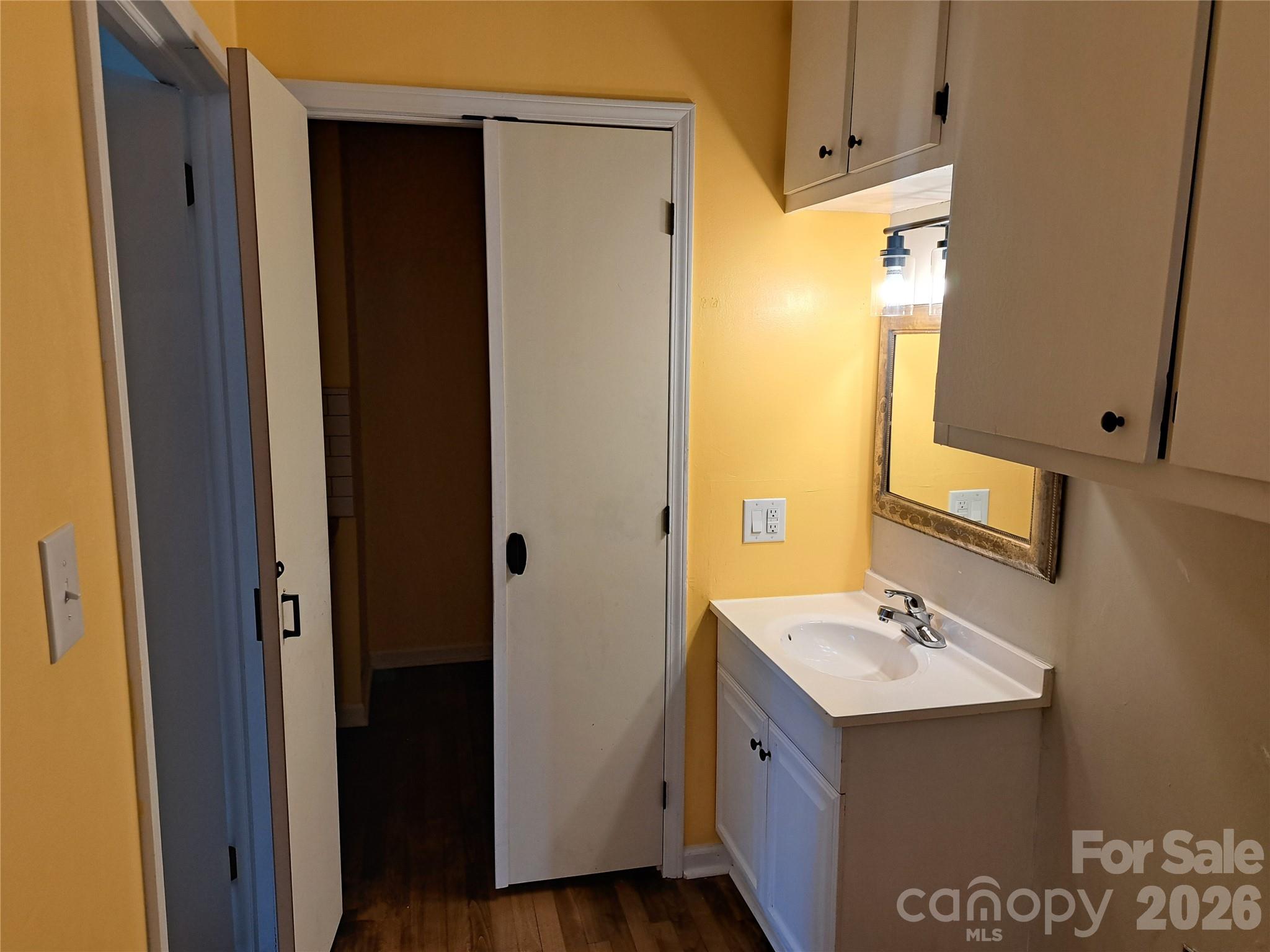 301 N Fulton Street Property Photo 15