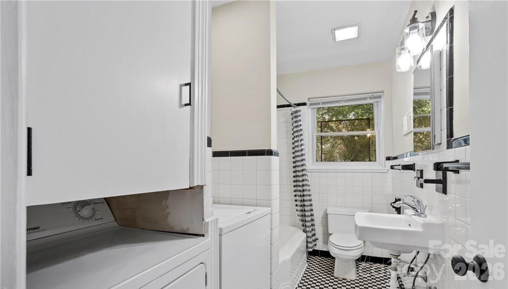 301 N Fulton Street Property Photo 32