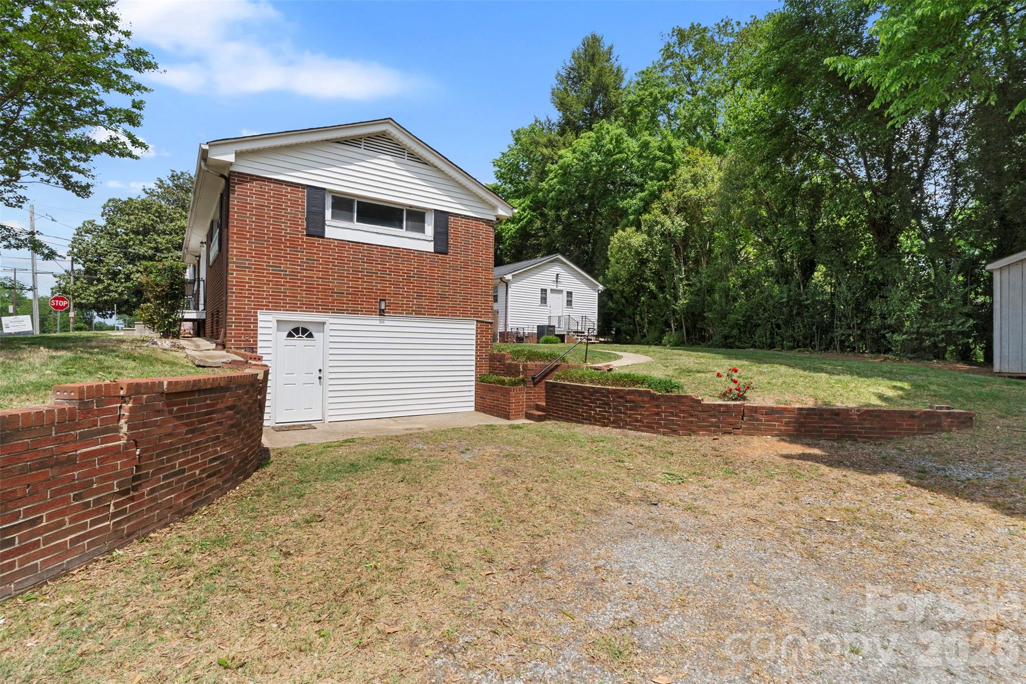 301 N Fulton Street Property Photo 43