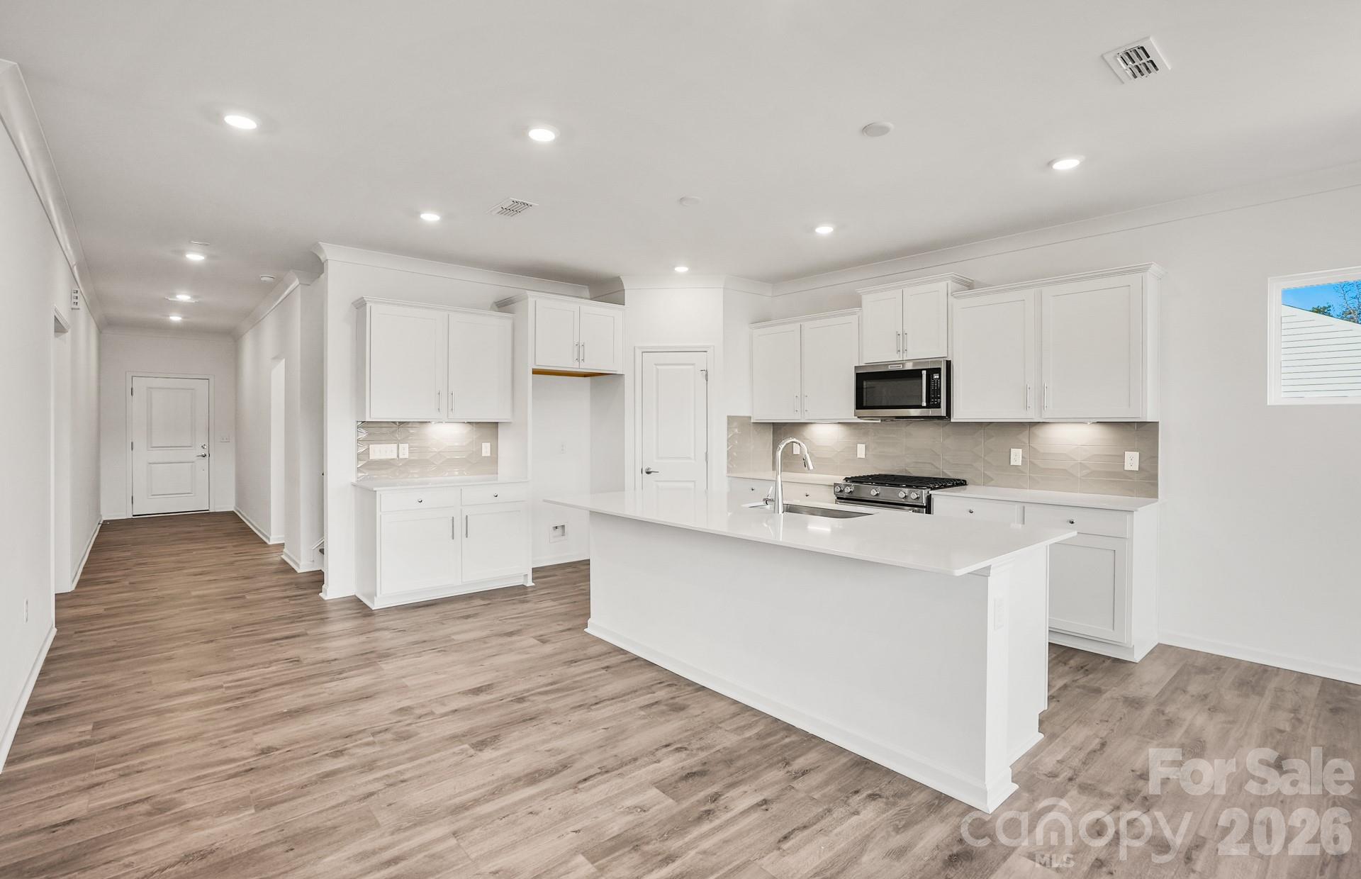 1614 Riverbend Avenue Property Photo 8