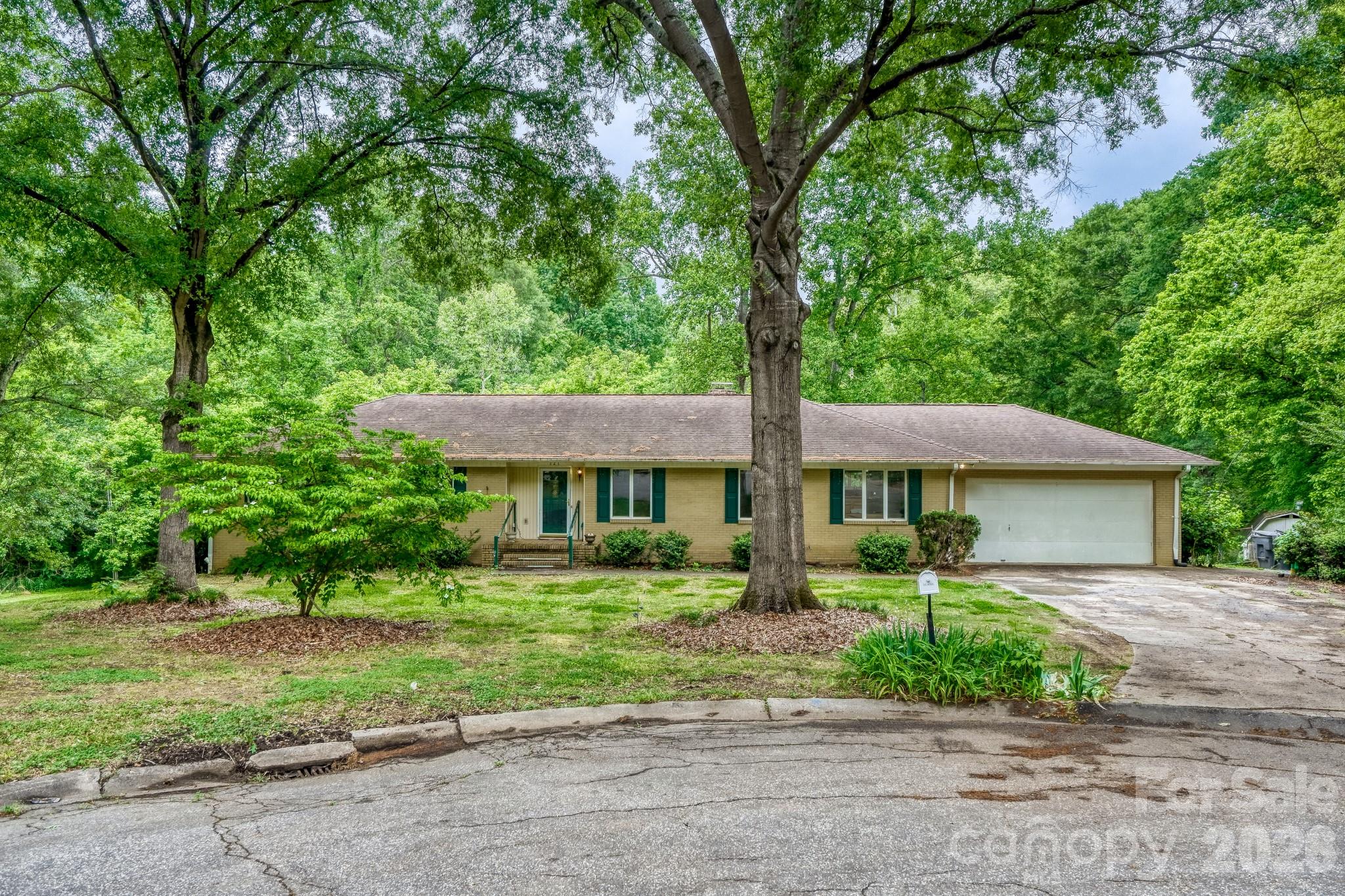 121 Edgerly Court Property Photo 1