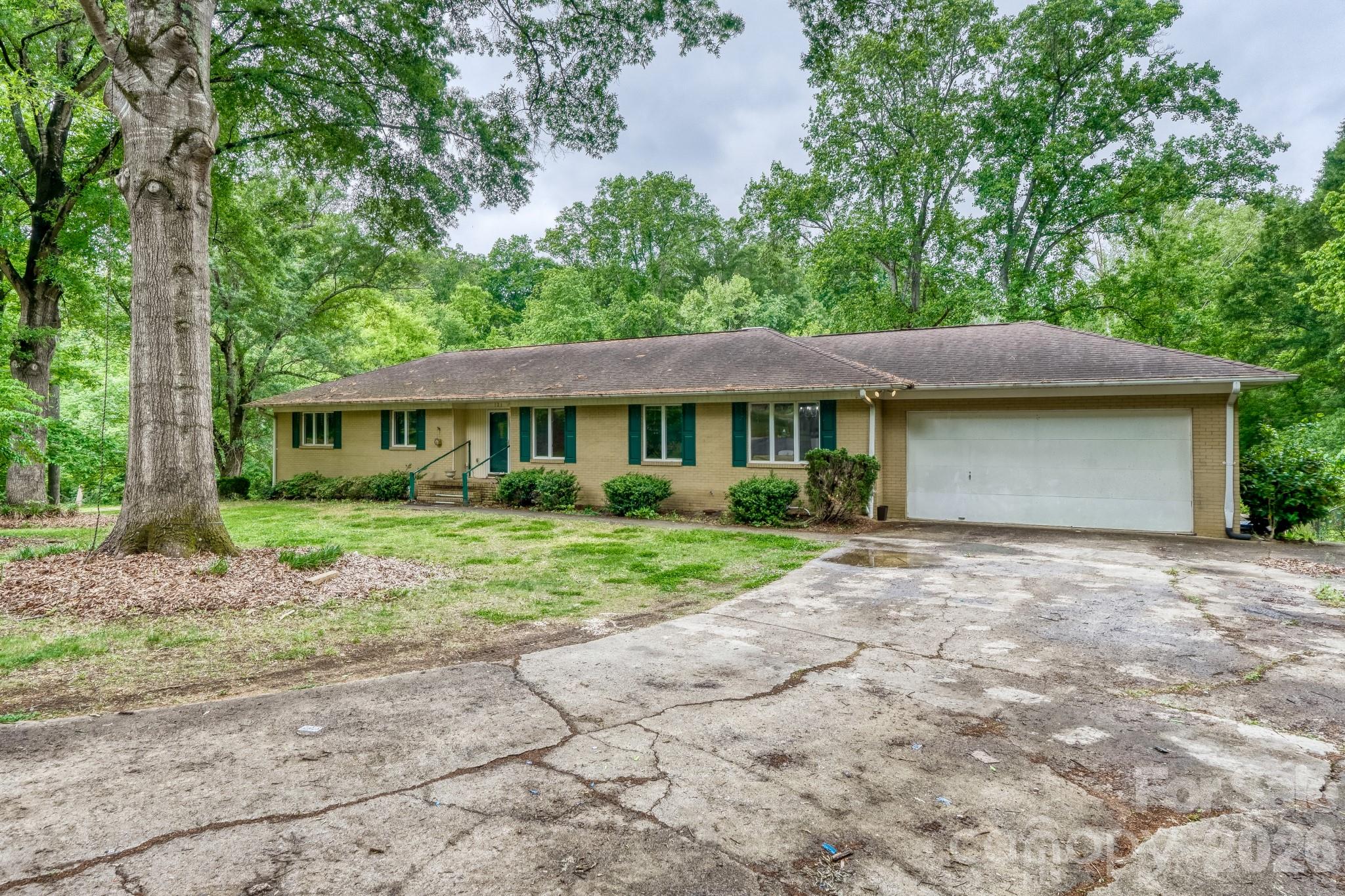 121 Edgerly Court Property Photo 3