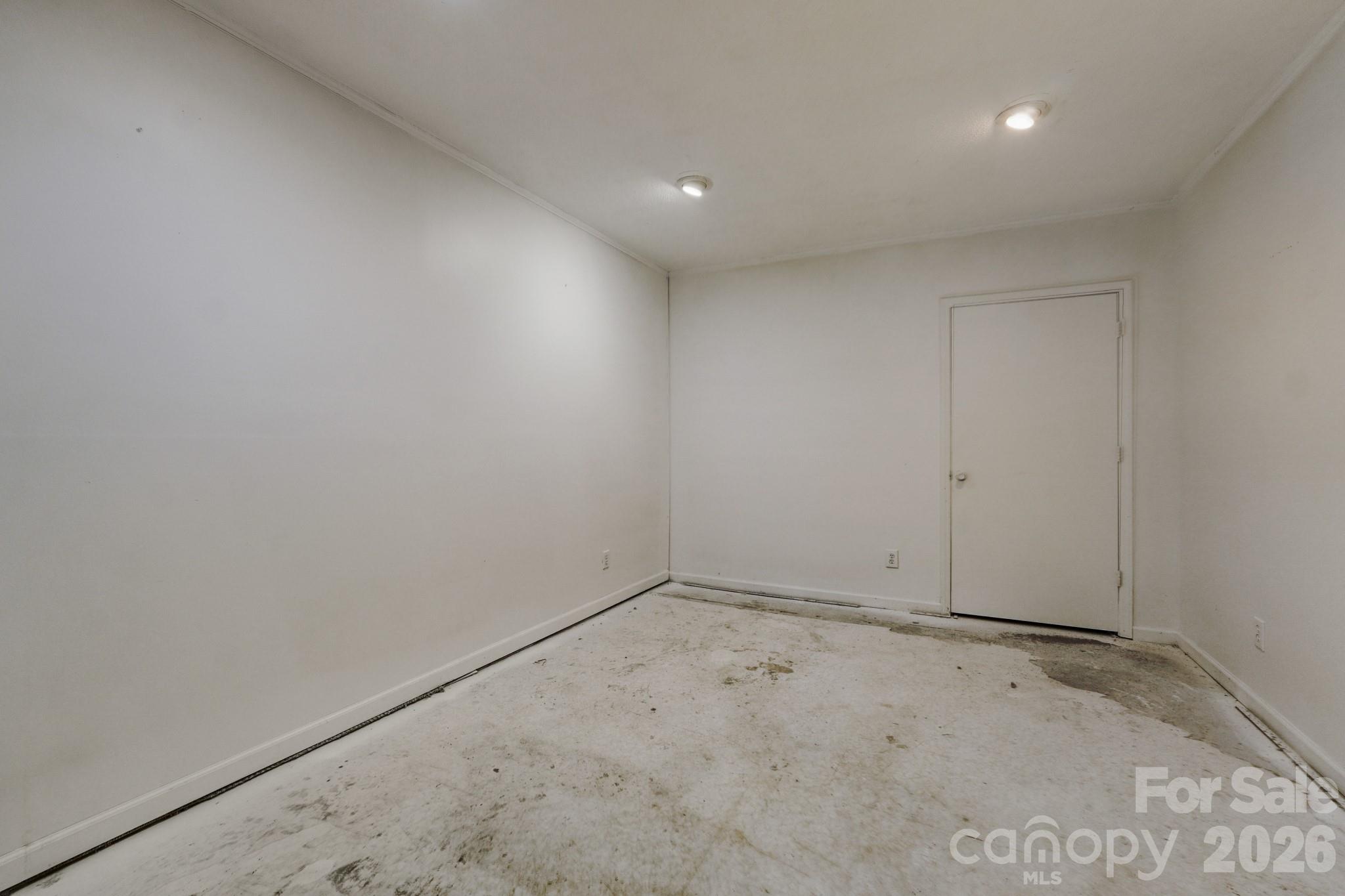 121 Edgerly Court Property Photo 28