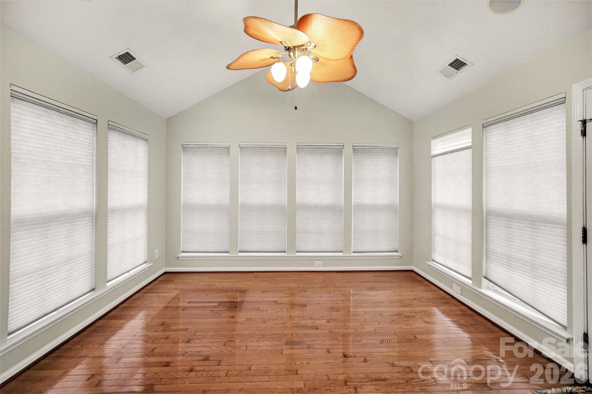 2172 Southridge Drive Property Photo 7