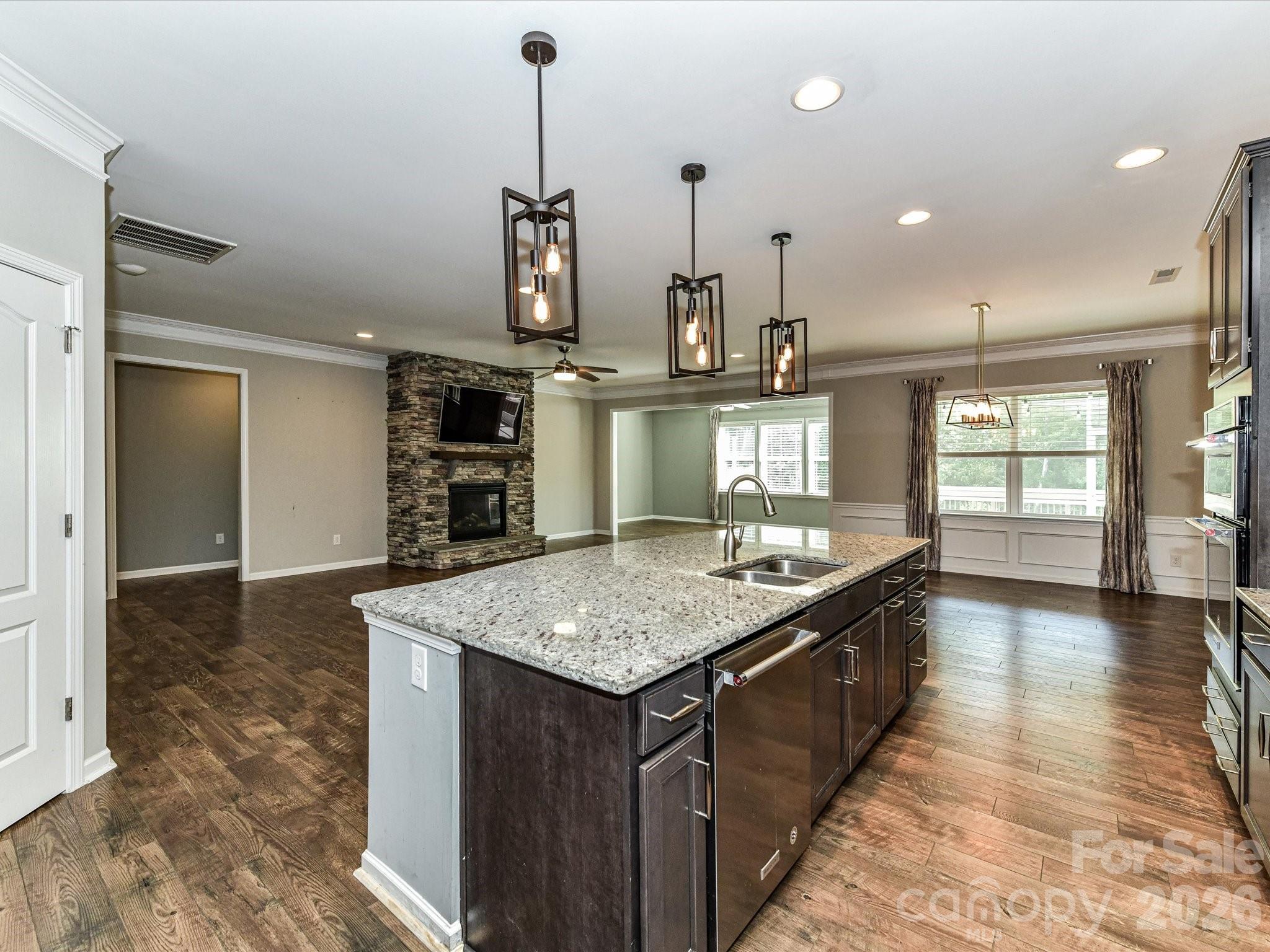 15738 Reynolds Drive Property Photo 8
