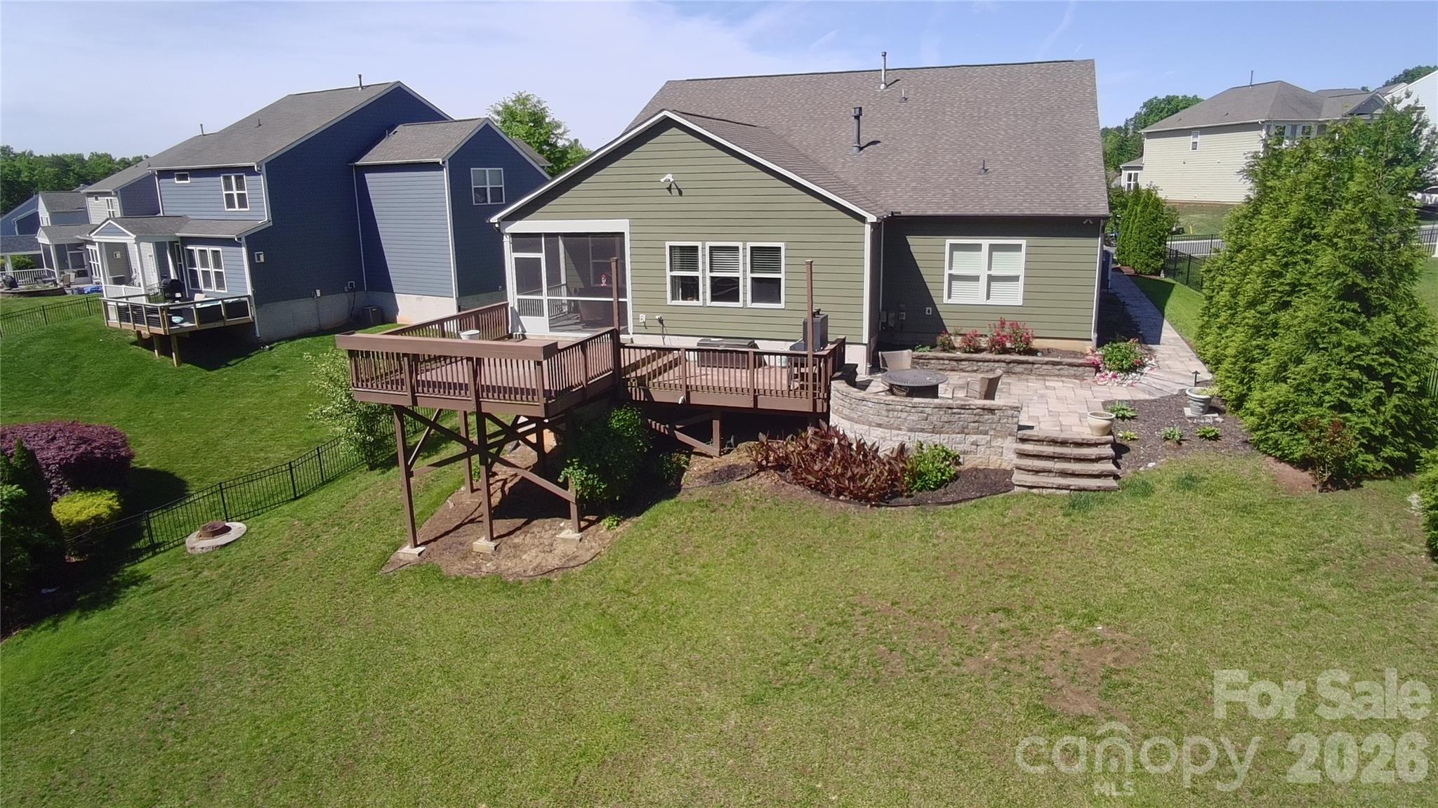 15738 Reynolds Drive Property Photo 33
