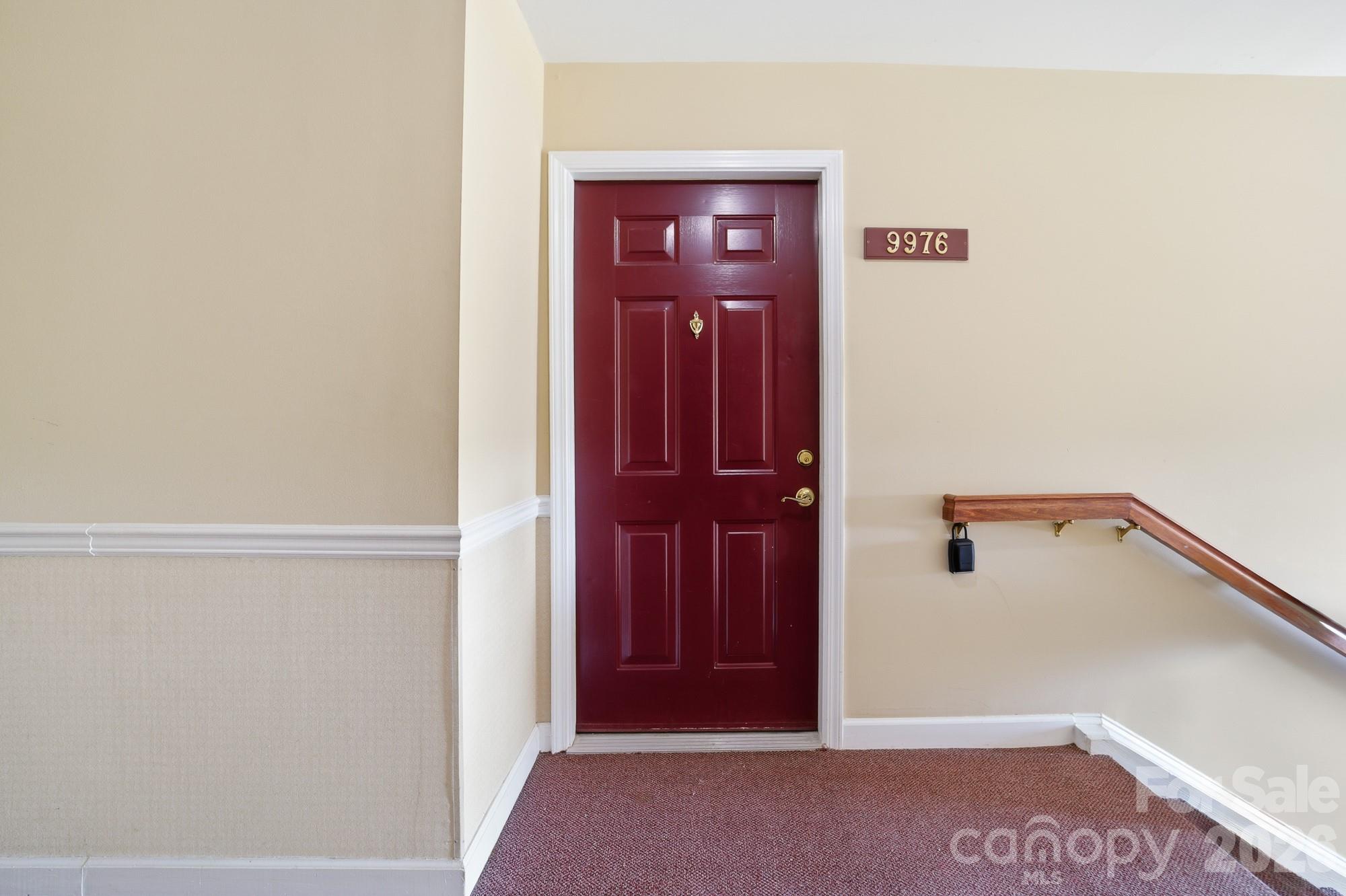 9976 Hyde Glen Court Property Photo 6