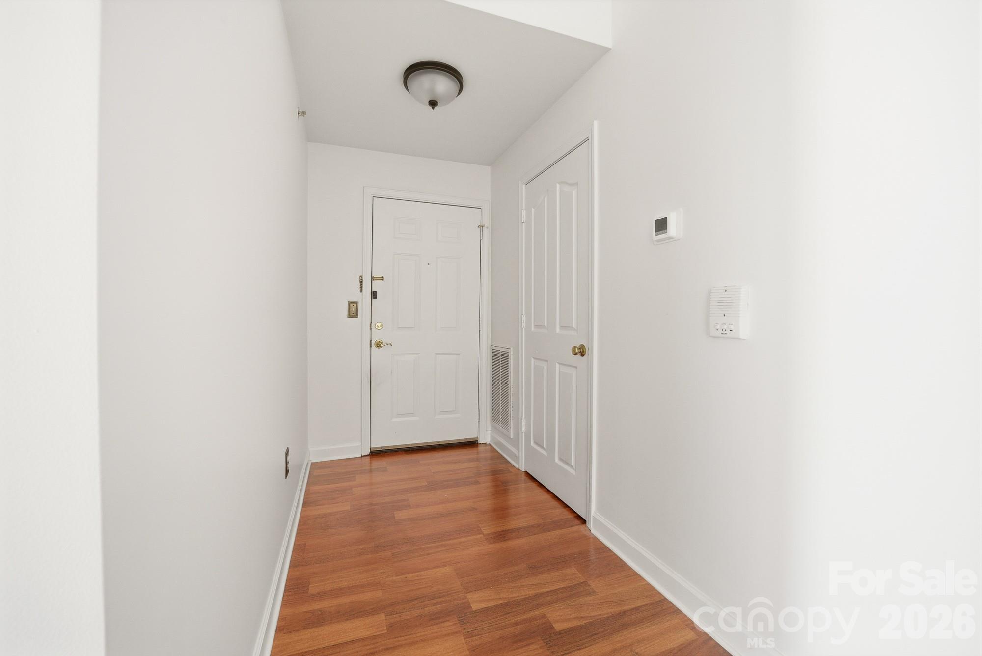 9976 Hyde Glen Court Property Photo 7