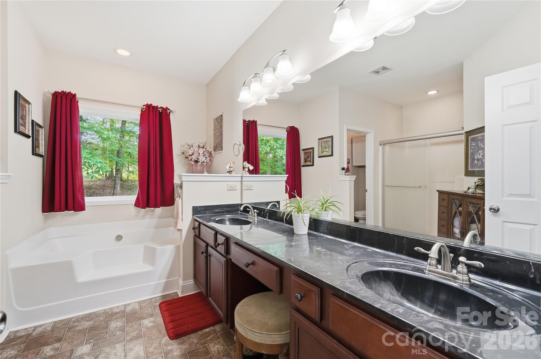 250 Henderson Road Property Photo 27