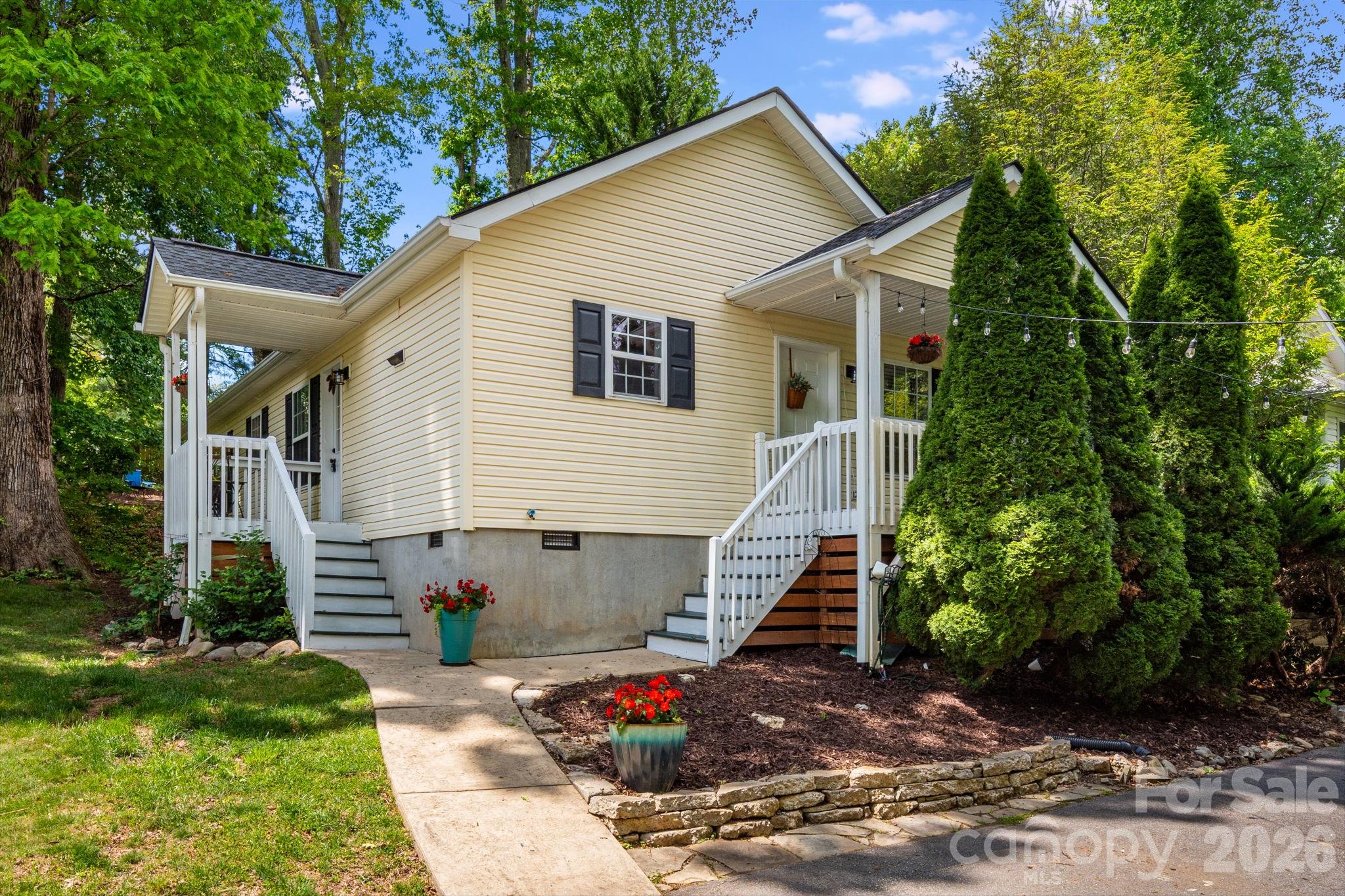 112 Shadowlawn Drive Property Photo 2