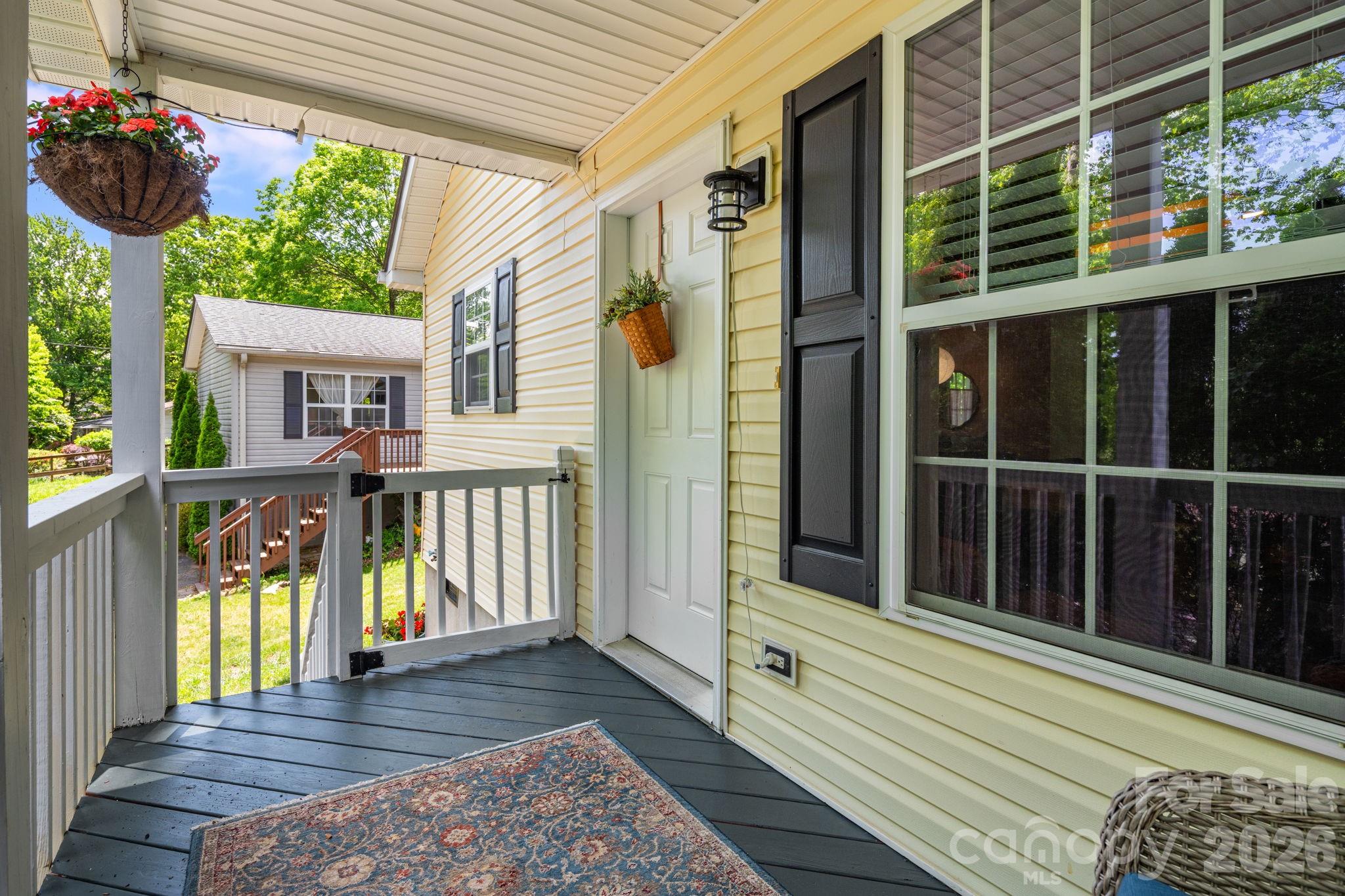 112 Shadowlawn Drive Property Photo 3