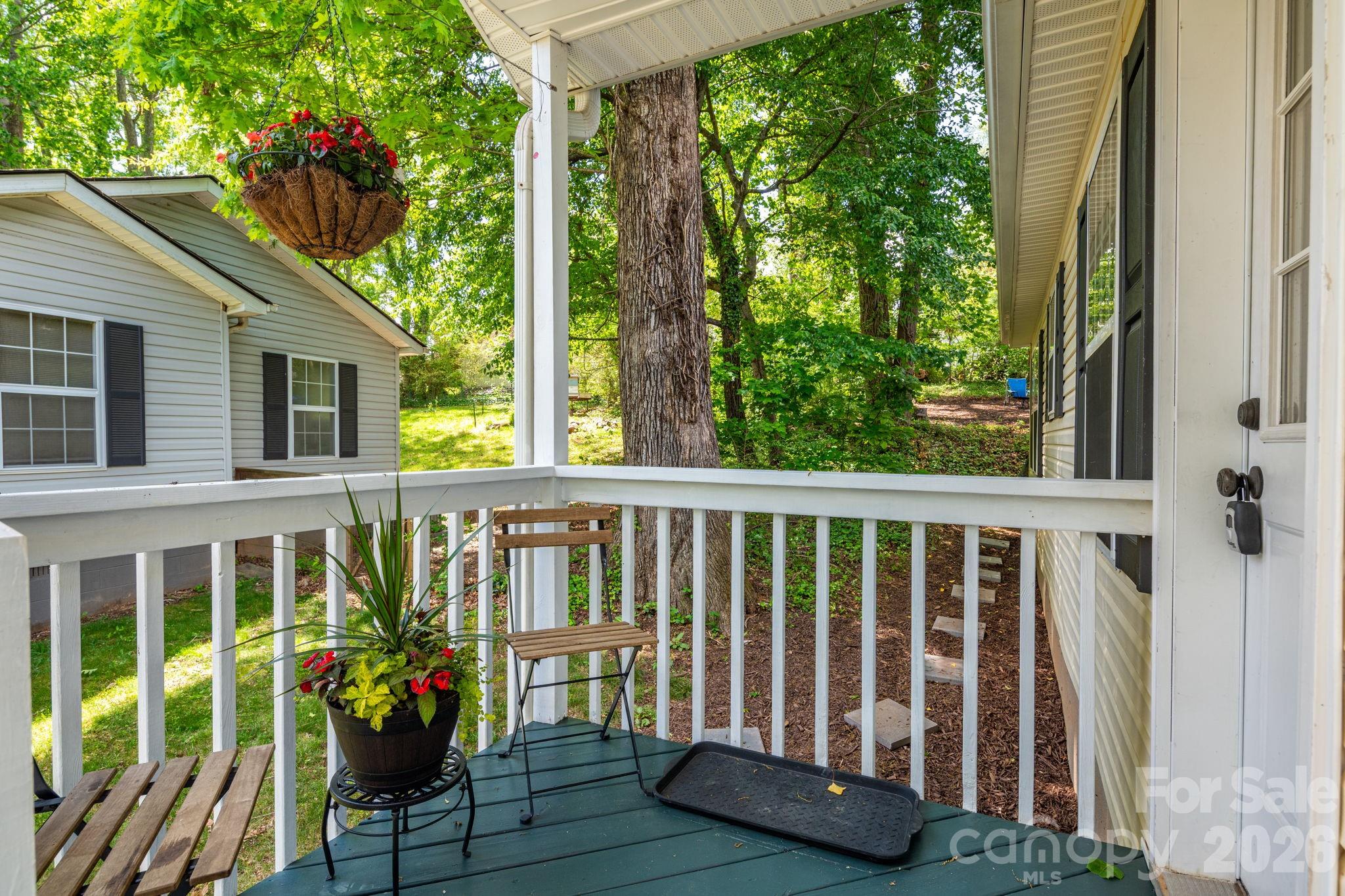 112 Shadowlawn Drive Property Photo 4