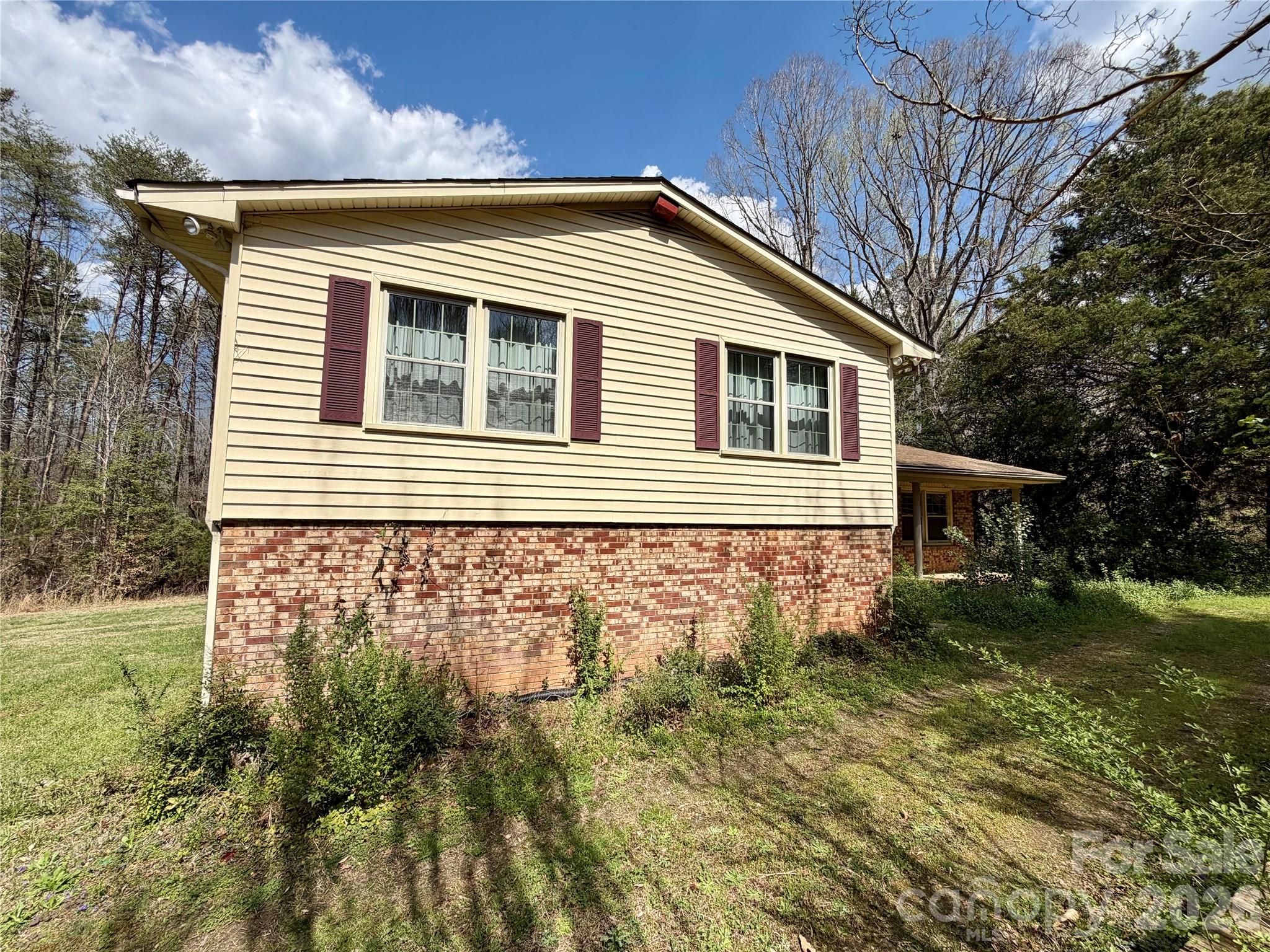 2925 Sparrow Springs Road Property Photo 2