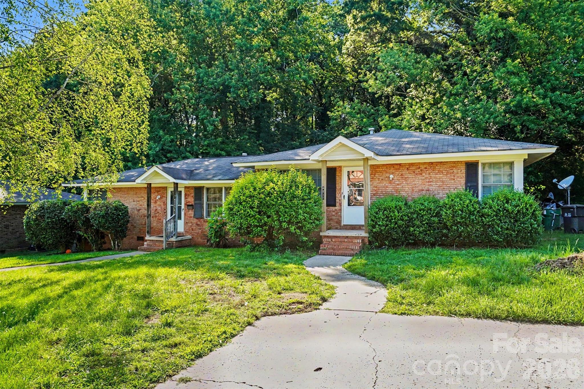 4809 Malibu Drive Property Photo 1