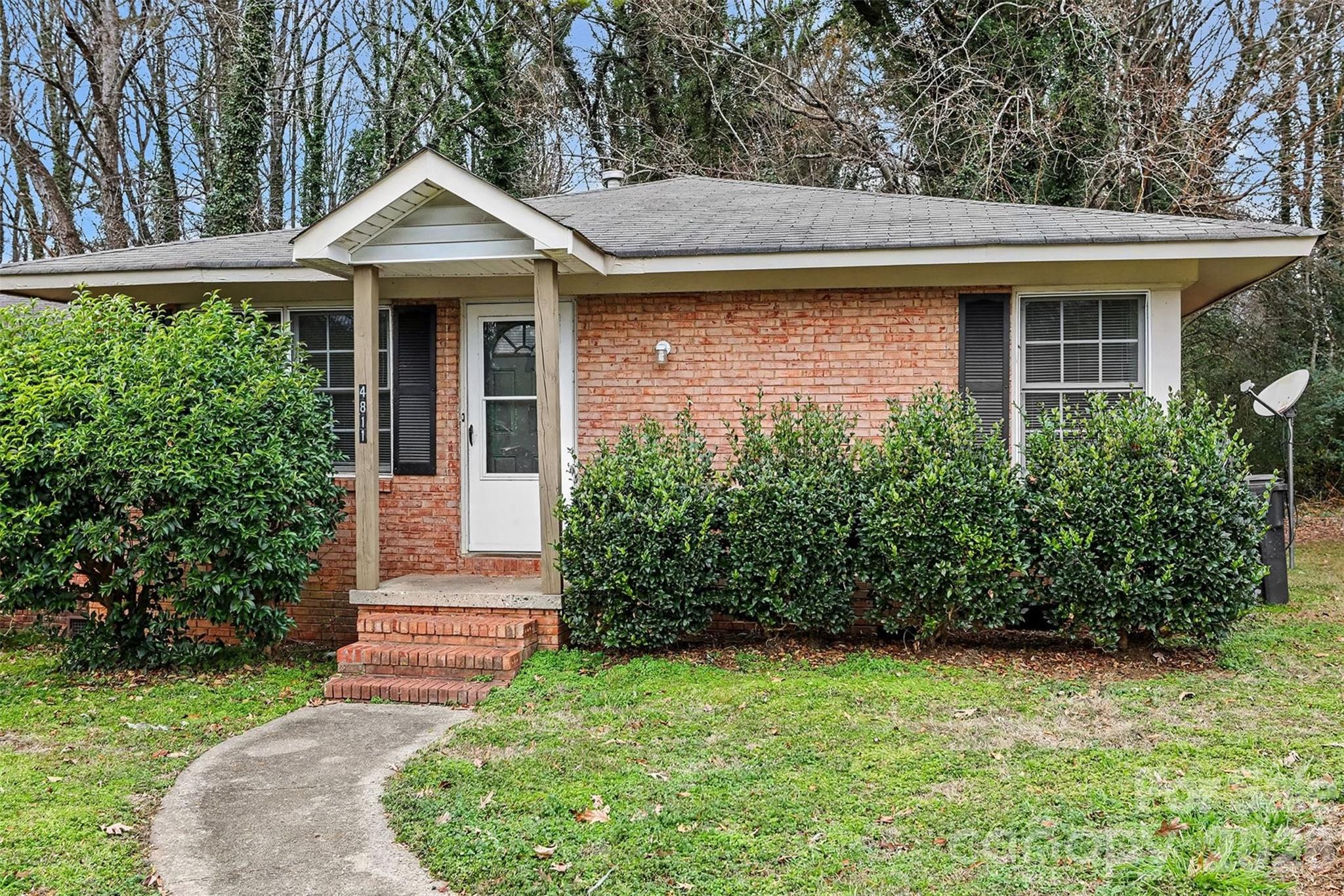 4809 Malibu Drive Property Photo 3