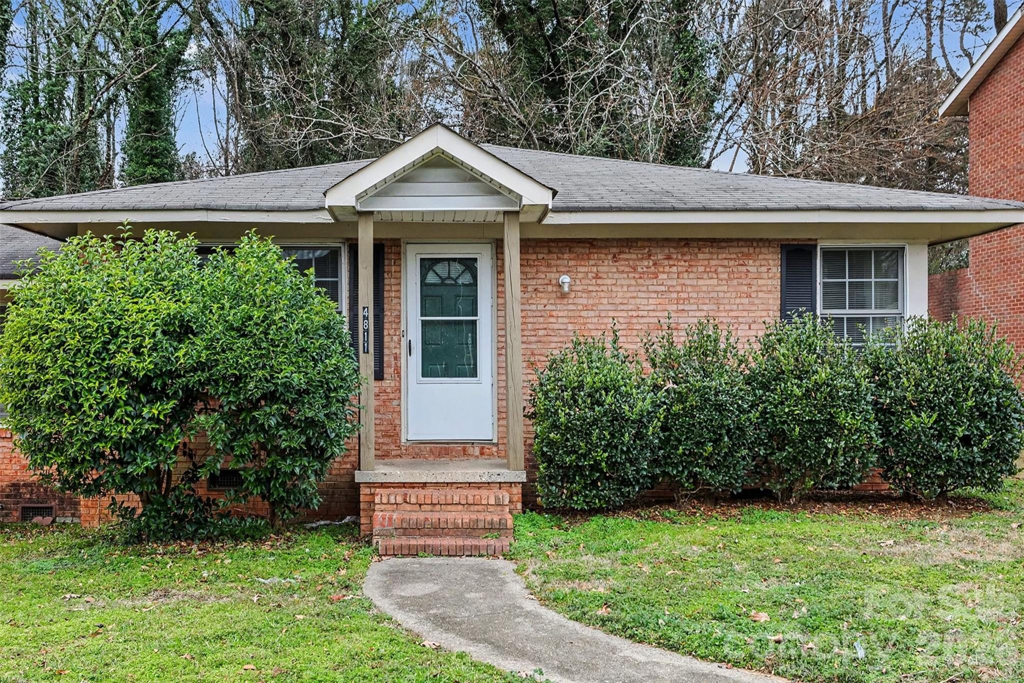 4809 Malibu Drive Property Photo 4