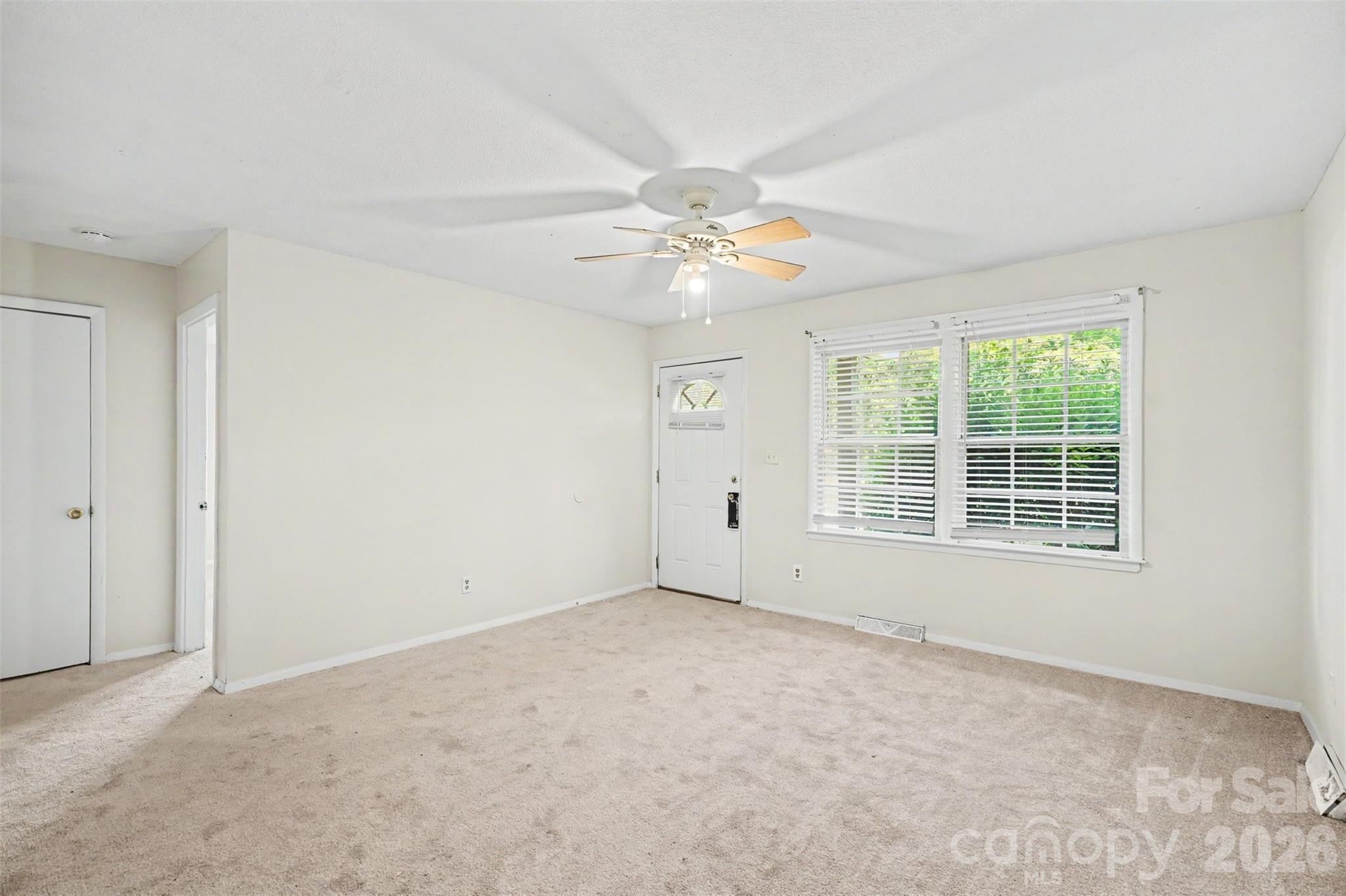 4809 Malibu Drive Property Photo 5