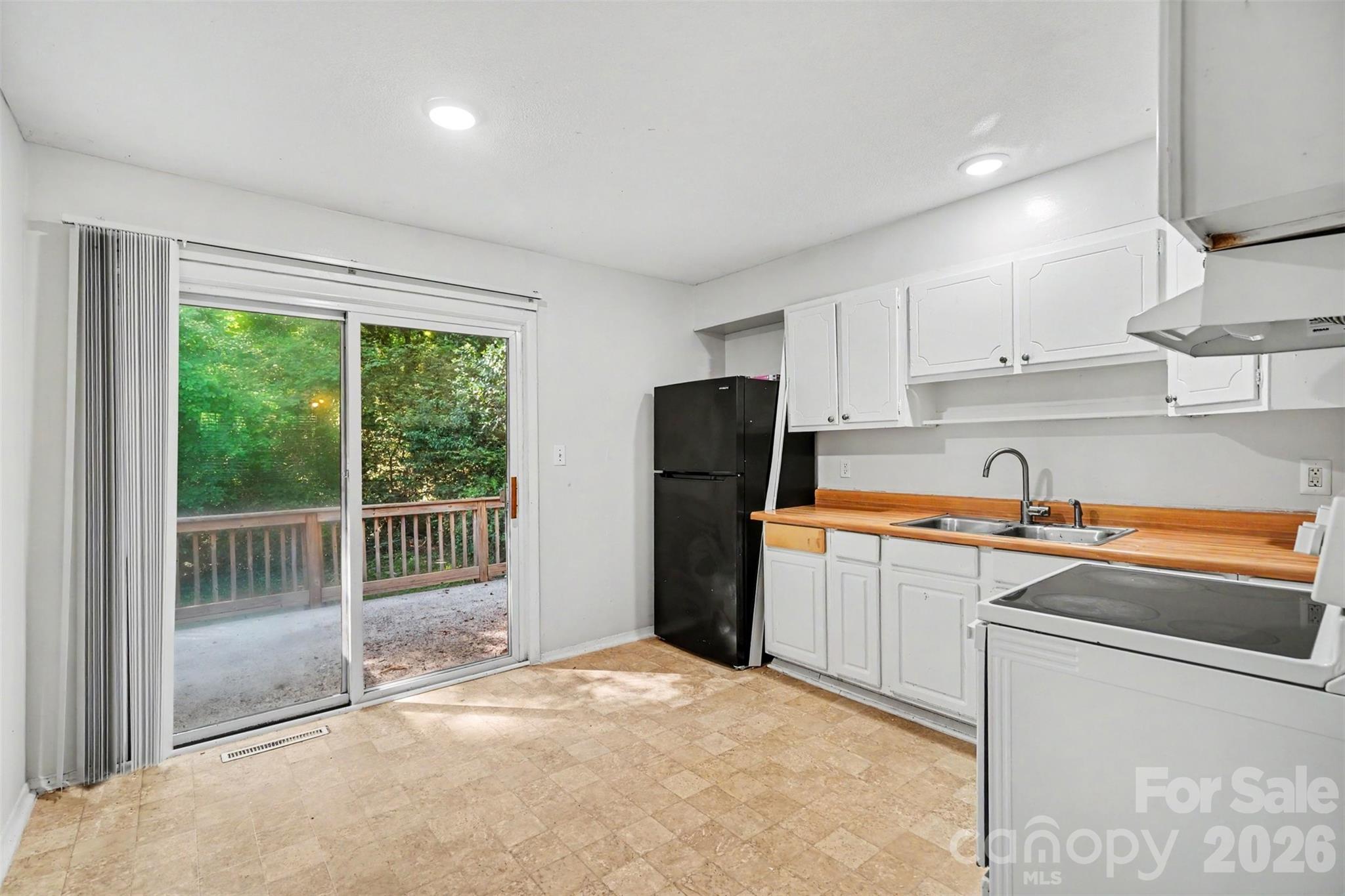4809 Malibu Drive Property Photo 8