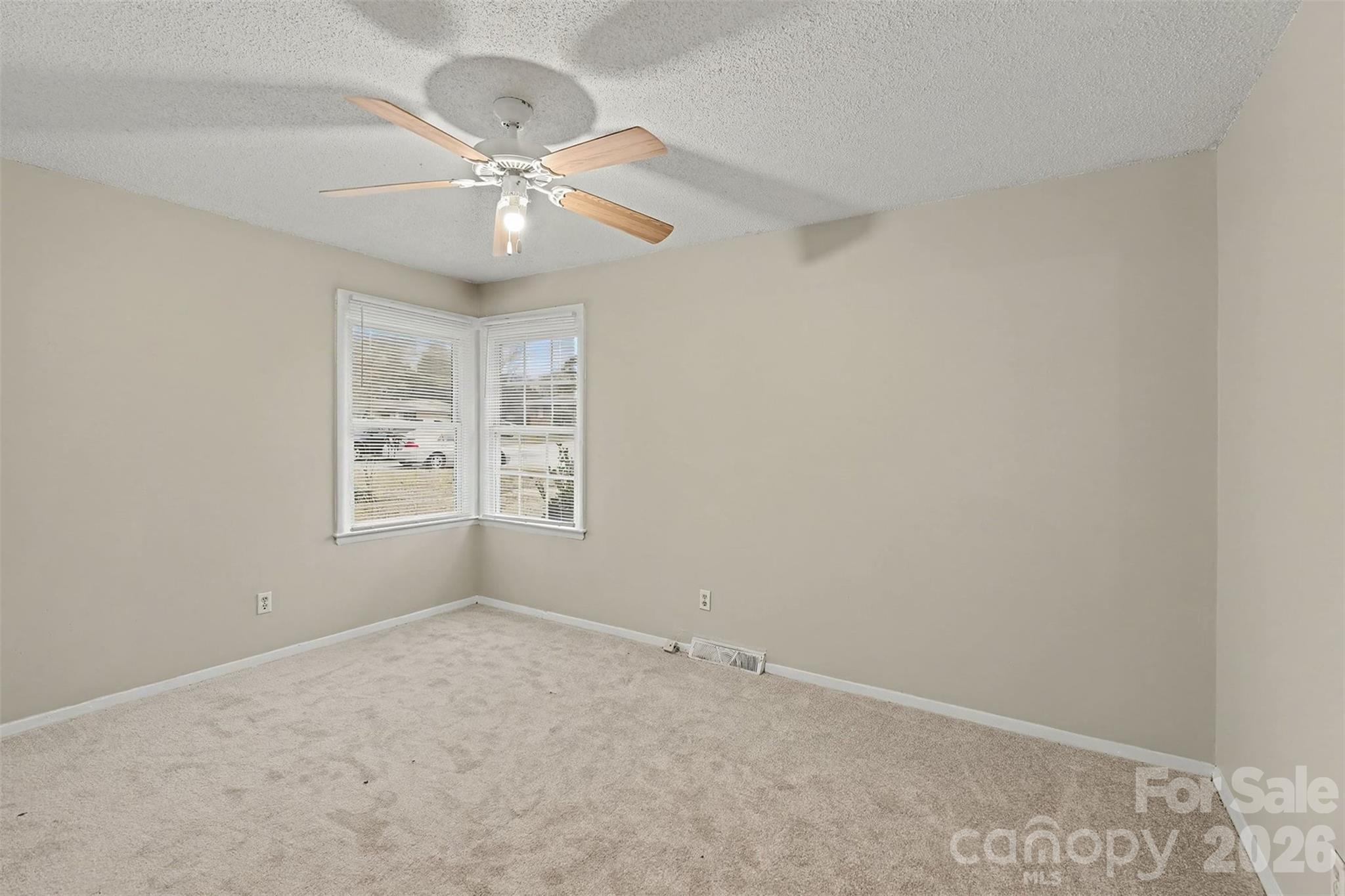 4809 Malibu Drive Property Photo 10