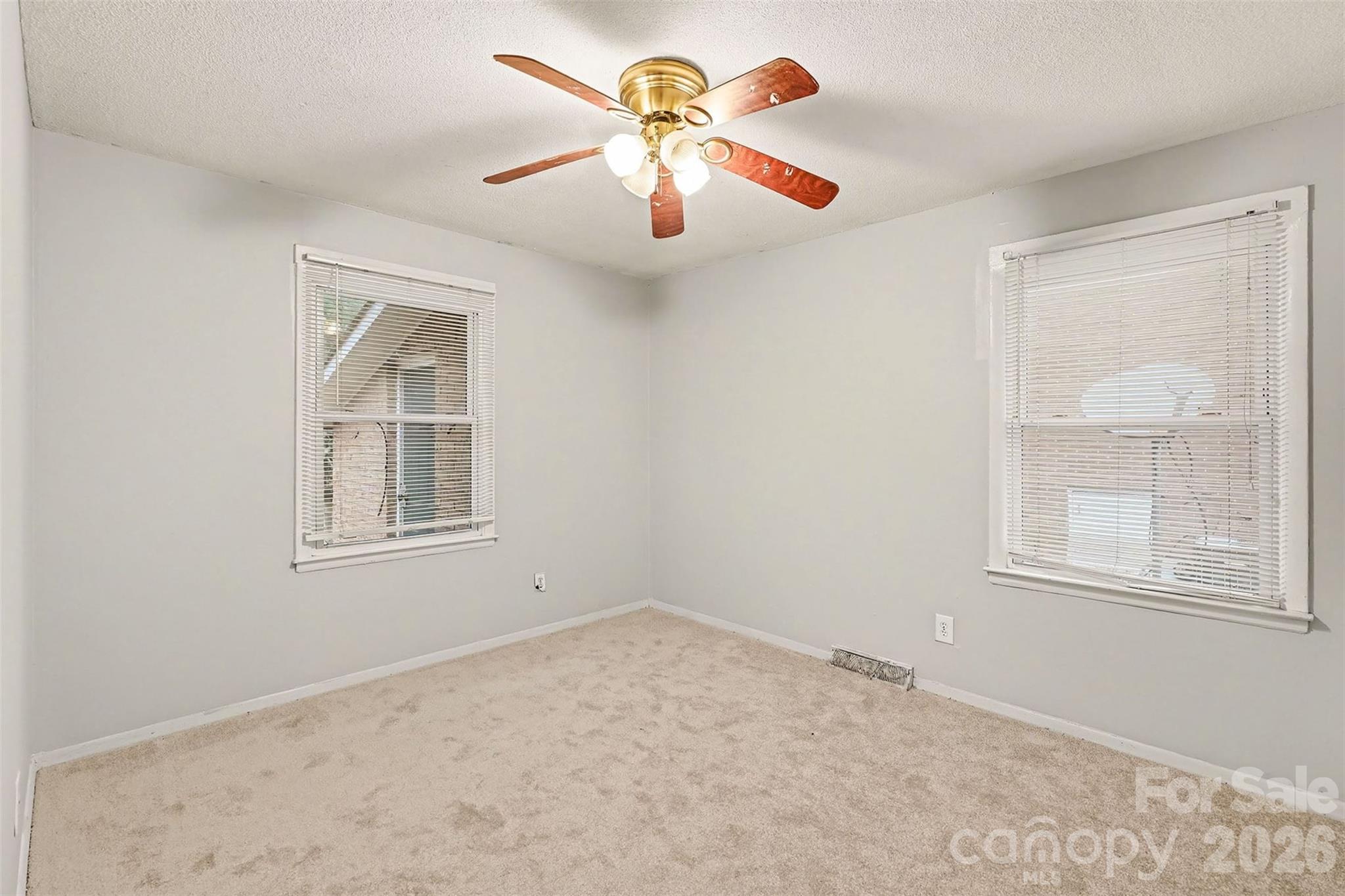 4809 Malibu Drive Property Photo 14