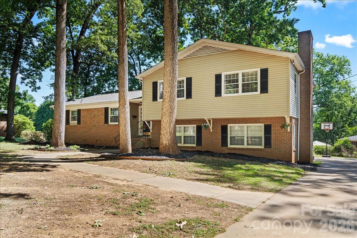 2010 Saratoga Drive 5 Property Photo 1