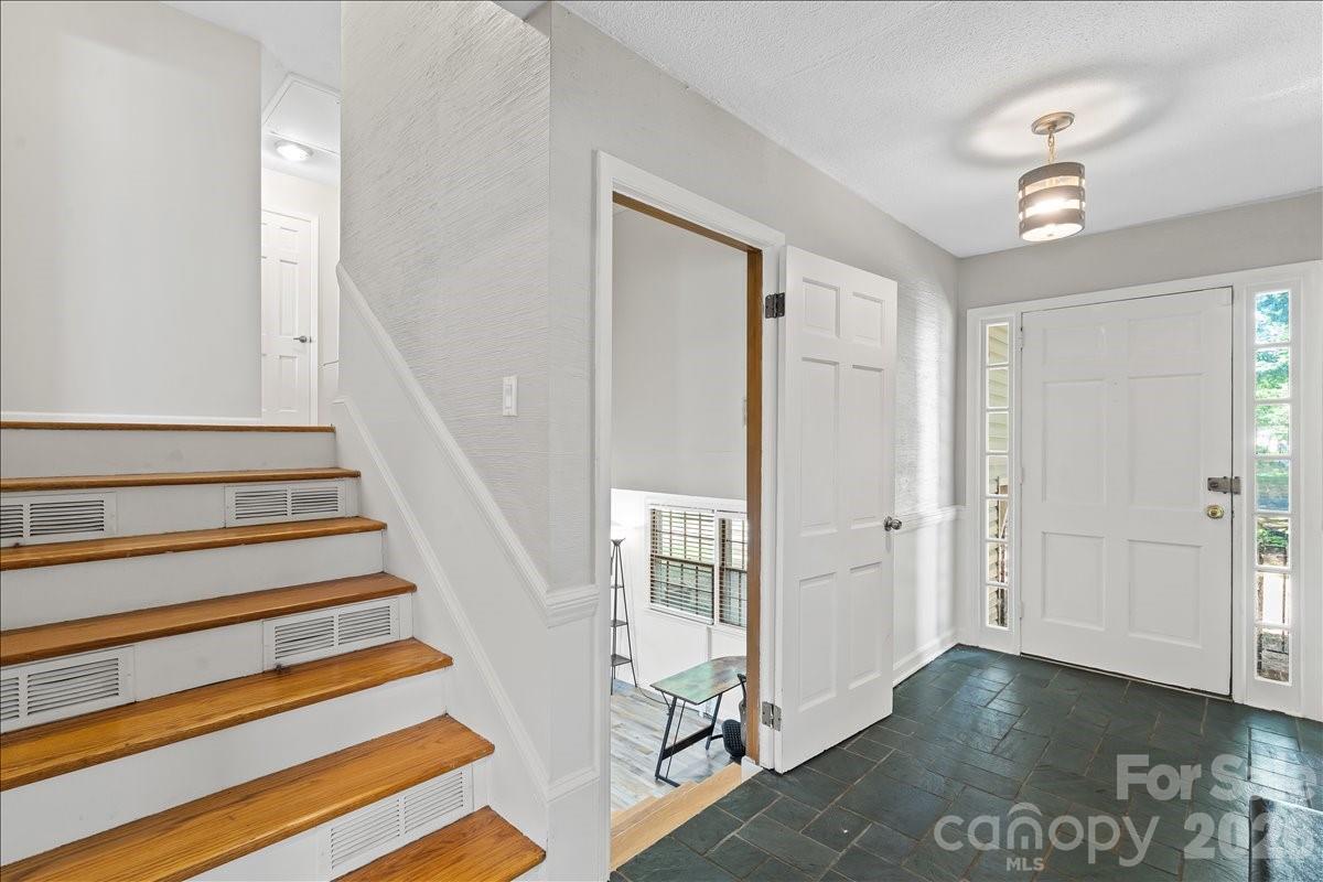 2010 Saratoga Drive 5 Property Photo 5