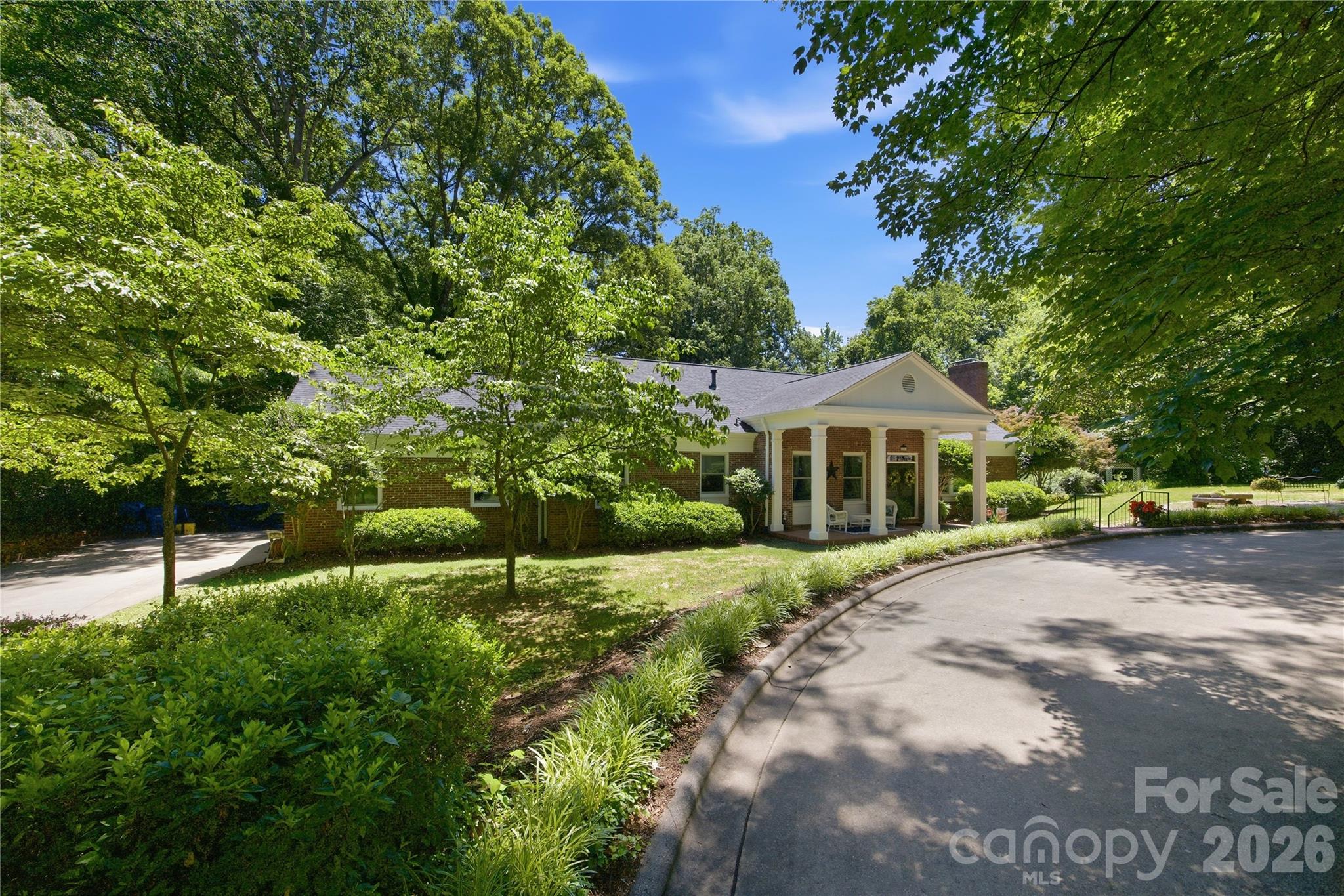 455 Heathcote Drive Property Photo 1